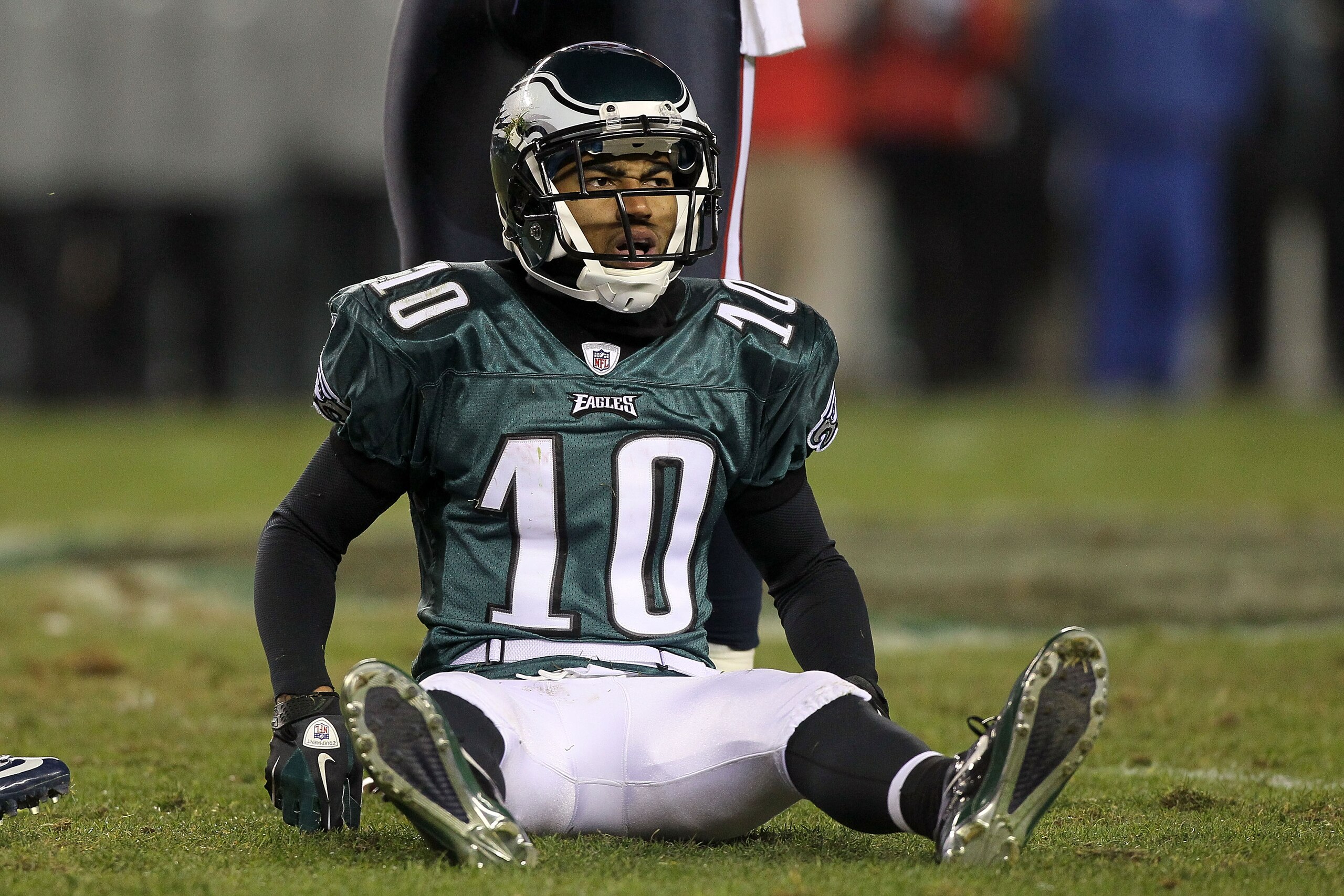 PHILADELPHIA, PA - DECEMBER 02:  DeSean Jackson #10 of the Philadelphia Eagles looks on as he sits on the turf against the Houston Texans at Lincoln Financial Field on December 2, 2010 in Philadelphia, Pennsylvania.  (Photo by Jim McIsaac/Getty Images)