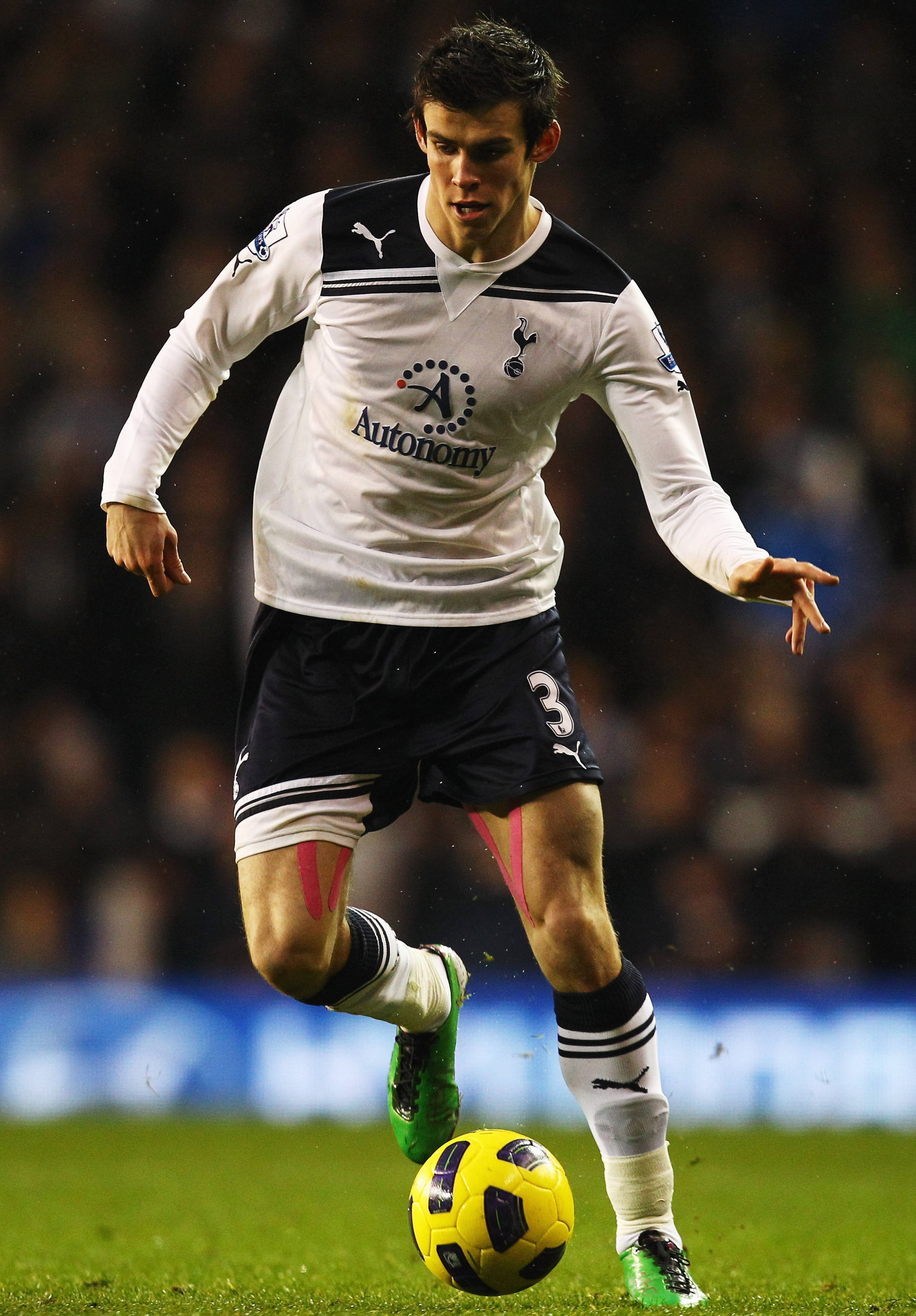 LONDON, UNITED KINGDOM - JANUARY 01: Gareth Bale of Tottenham Hotspur runs with the ball during the Barclays Premier League match between Tottenham Hotspur and Fulham at White Hart Lane on January 1, 2011 in London, England. (Photo by Richard Heathcote/ LONDON, UNITED KINGDOM - JANUARY 01: Gareth Bale of Tottenham Hotspur runs with the ball during the Barclays Premier League match between Tottenham Hotspur and Fulham at White Hart Lane on January 1, 2011 in London, England. (Photo by Richard Heathcote/