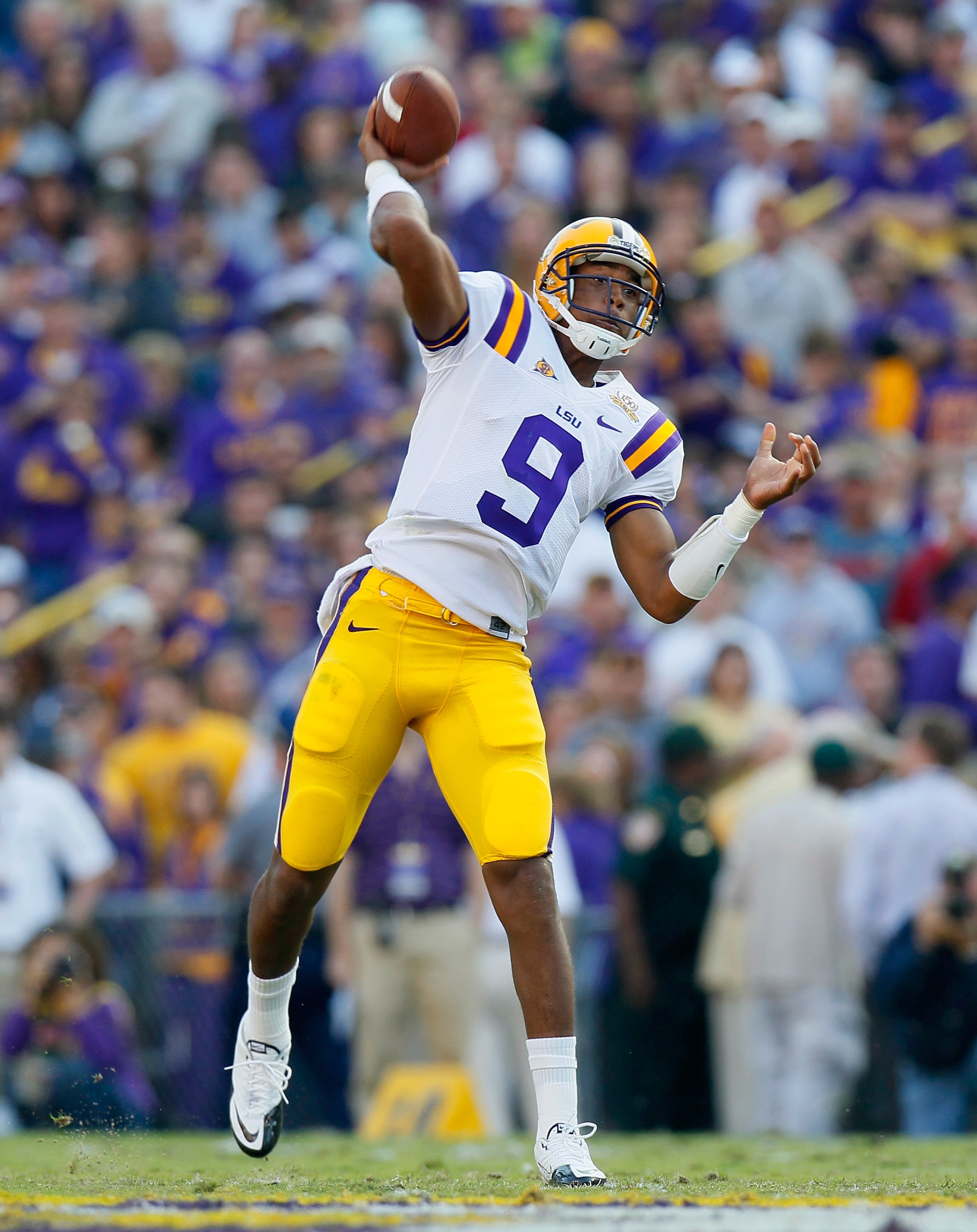 BATON ROUGE, LA - NOVEMBER 20:  Quarterback Jordan Jefferson #9 of the Louisiana State University Tigers against the Ole Miss Rebels at Tiger Stadium on November 20, 2010 in Baton Rouge, Louisiana.  (Photo by Kevin C. Cox/Getty Images)