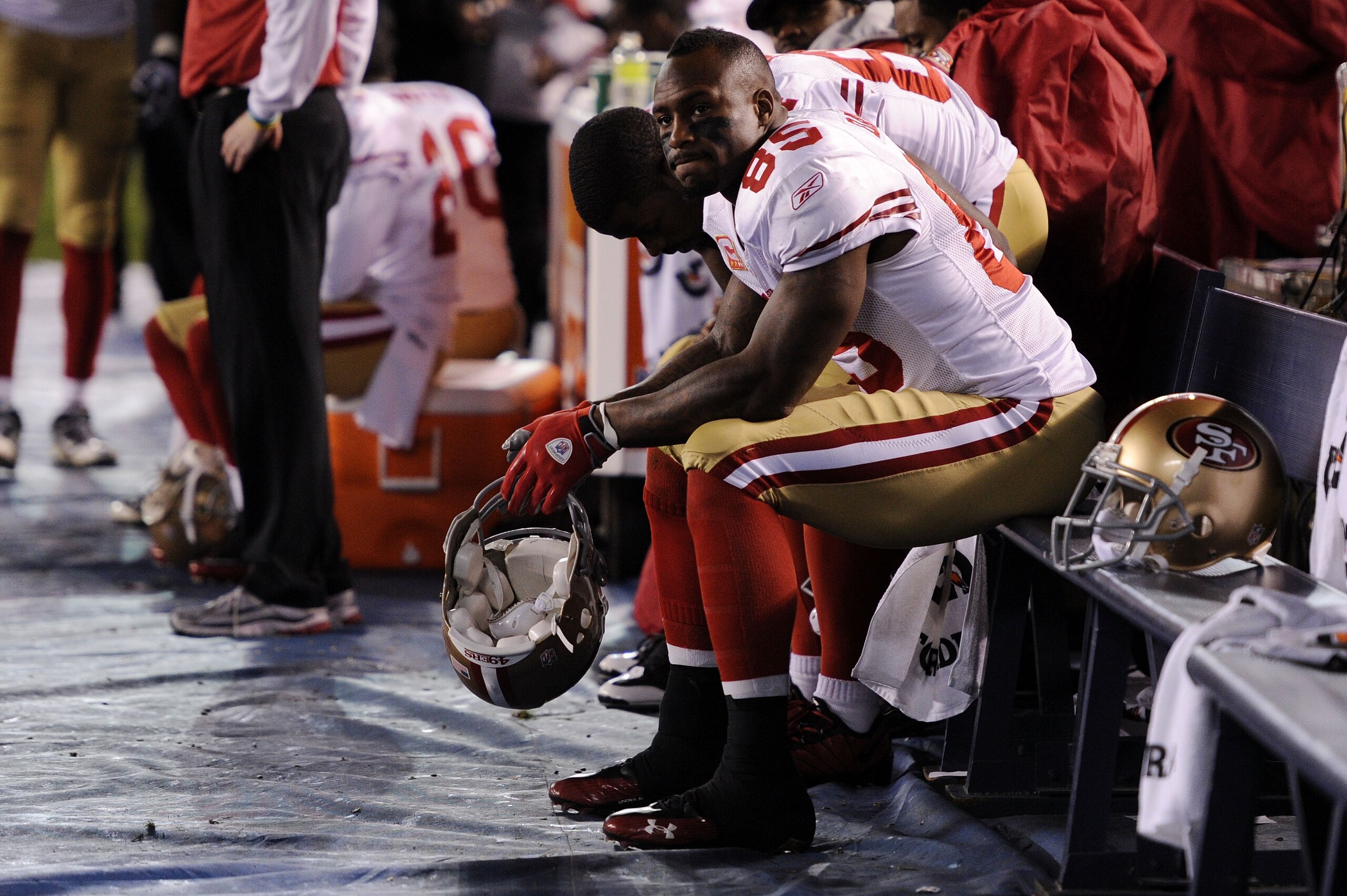 SAN DIEGO, CA - DECEMBER 16:  Tight end Vernon Davis #85 of the San Francisco 49ers sits on the bench during their game against the San Diego Chargers at Qualcomm Stadium on December 16, 2010 in San Diego, California.  (Photo by Harry How/Getty Images)