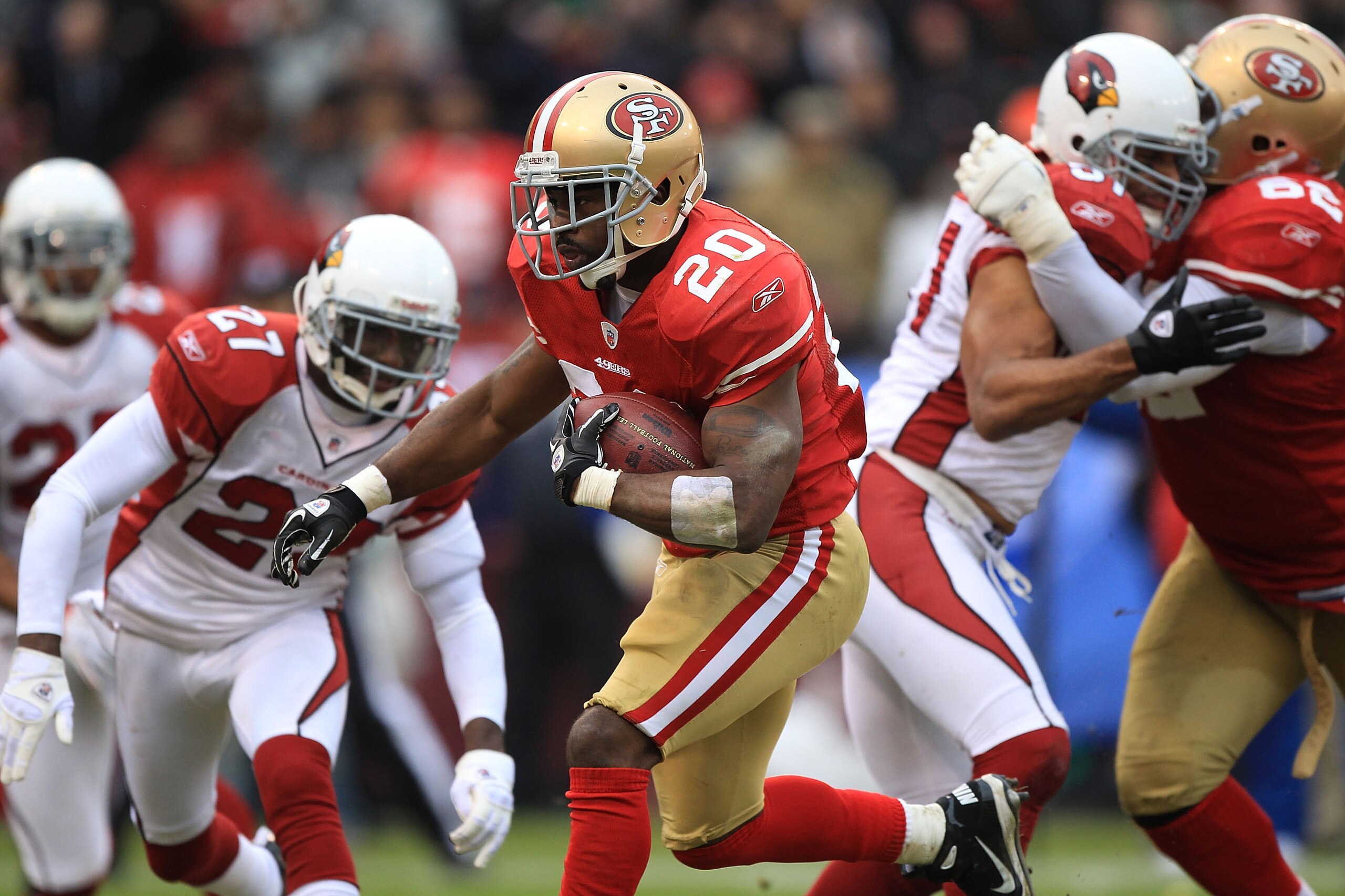 SAN FRANCISCO, CA - JANUARY 02:    Brian Westbrook #20 of the San Francisco 49ers runs for a touchdown against the Arizona Cardinals during an NFL game at Candlestick Park on January 2, 2011 in San Francisco, California.  (Photo by Jed Jacobsohn/Getty Ima