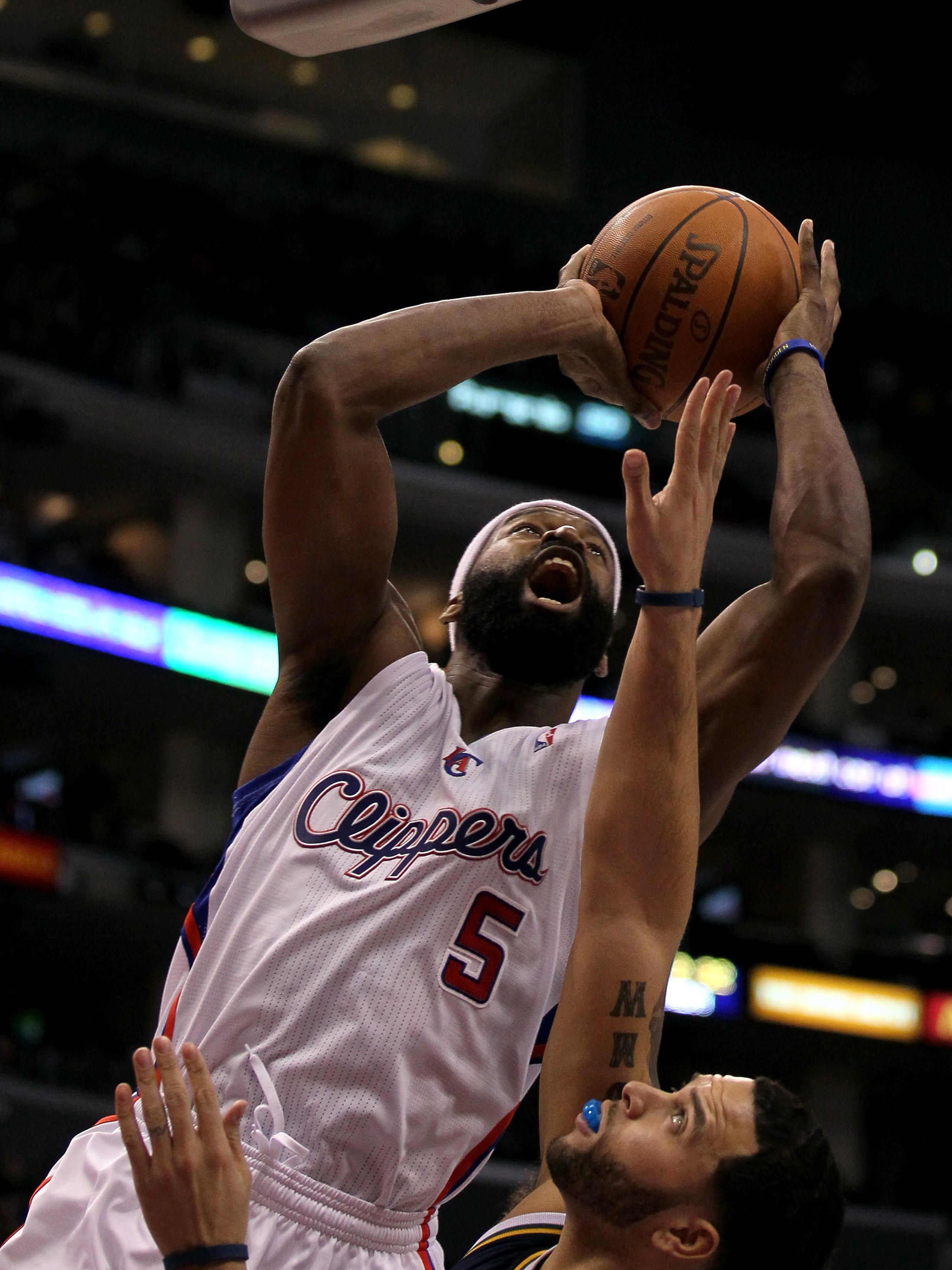 LOS ANGELES, CA - DECEMBER 29:  Baron Davis #5 of the Los Angeles Clippers shoots over Deron Williams #8 of the Utah Jazz at Staples Center on December 29, 2010 in Los Angeles, California.    NOTE TO USER: User expressly acknowledges and agrees that, by d