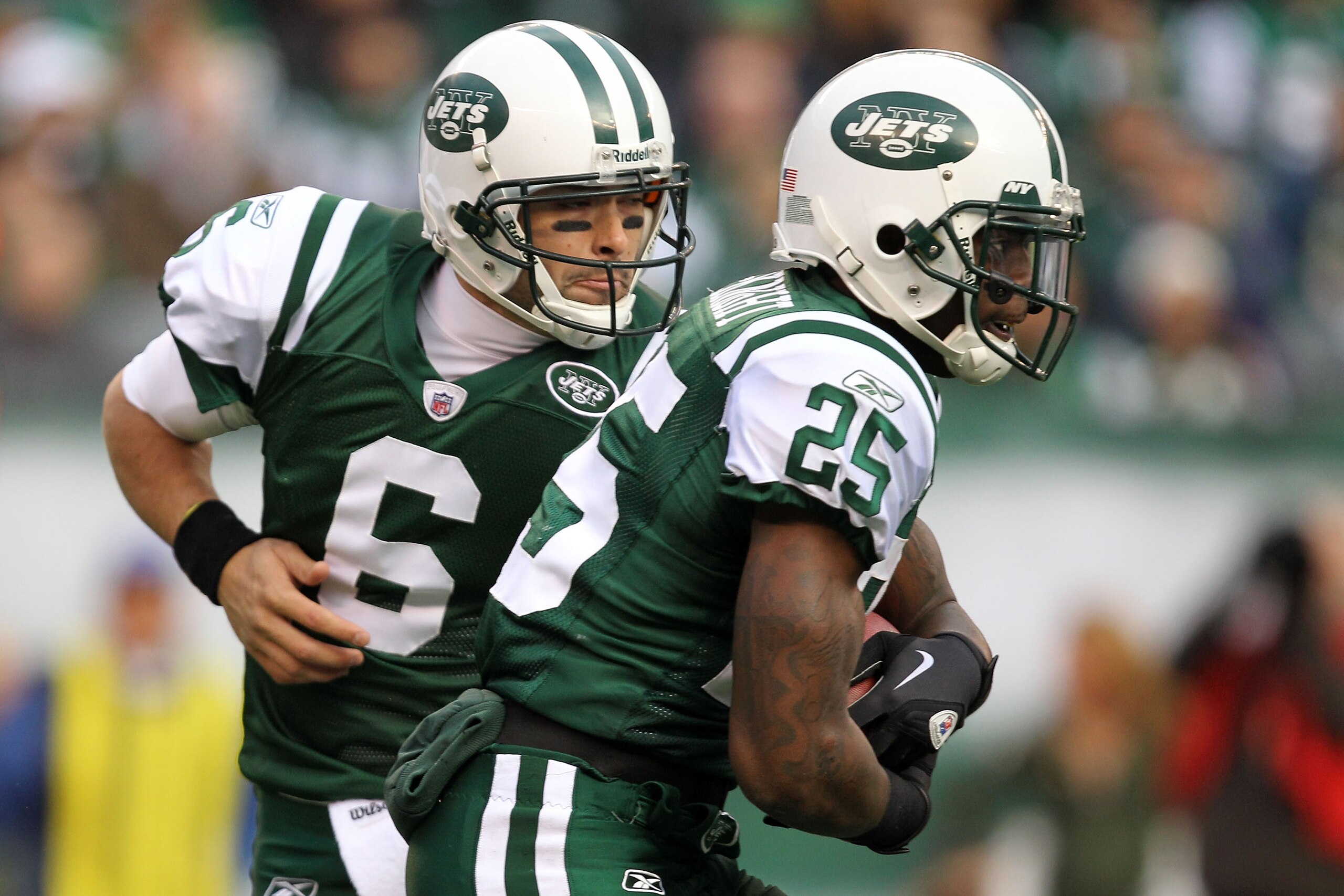 EAST RUTHERFORD, NJ - JANUARY 02: Mark Sanchez #6 hands off to Joe McKnight #25 of the New York Jets against the Buffalo Bills at New Meadowlands Stadium on January 2, 2011 in East Rutherford, New Jersey. (Photo by Michael Heiman/Getty Images) EAST RUTHERFORD, NJ - JANUARY 02: Mark Sanchez #6 hands off to Joe McKnight #25 of the New York Jets against the Buffalo Bills at New Meadowlands Stadium on January 2, 2011 in East Rutherford, New Jersey. (Photo by Michael Heiman/Getty Images)