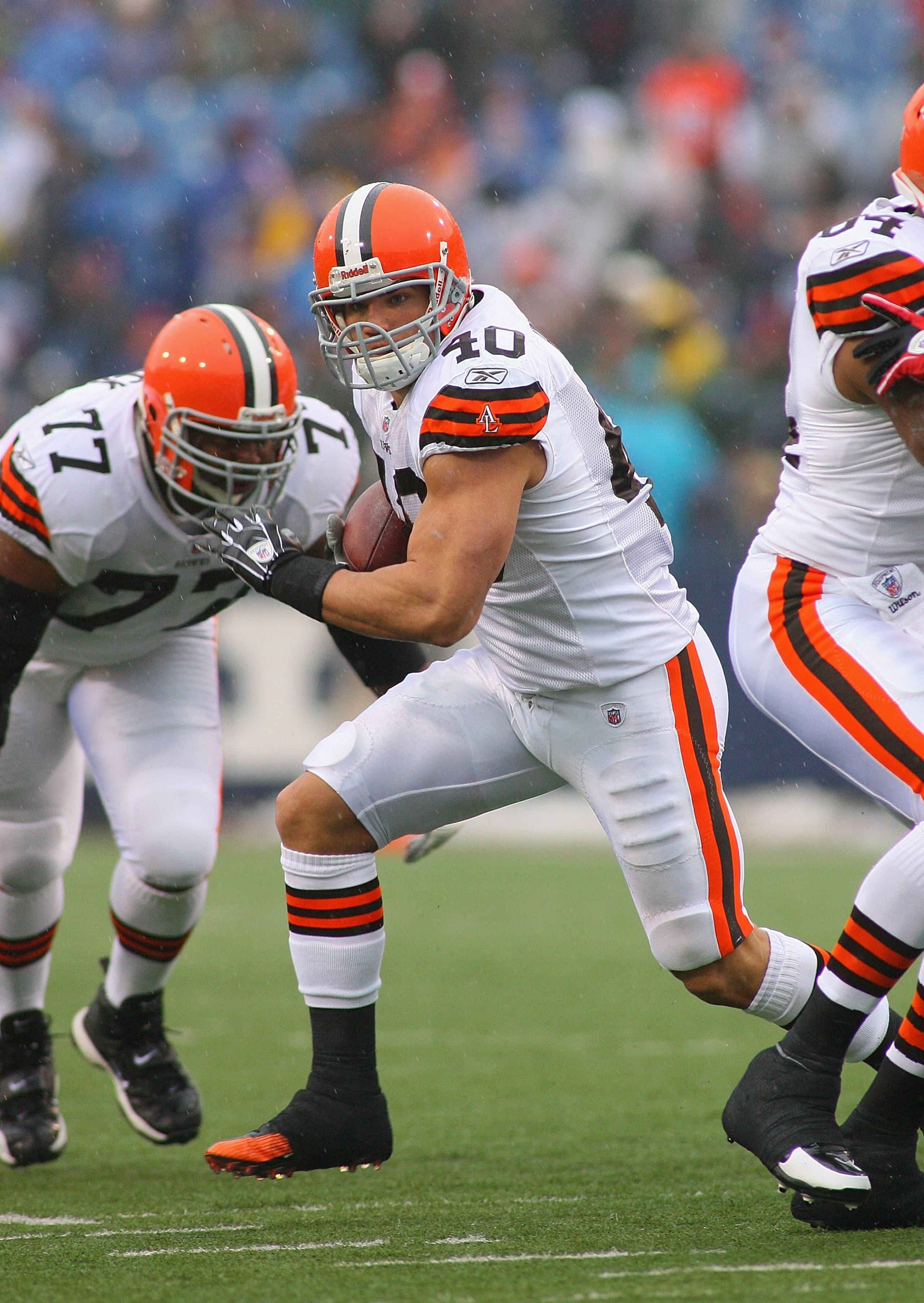 ORCHARD PARK, NY - DECEMBER 12: Peyton Hillis #40 of the Cleveland Browns runs against the Buffalo Bills at Ralph Wilson Stadium on December 12, 2010 in Orchard Park, New York. Buffalo won 13-6. (Photo by Rick Stewart/Getty Images) ORCHARD PARK, NY - DECEMBER 12: Peyton Hillis #40 of the Cleveland Browns runs against the Buffalo Bills at Ralph Wilson Stadium on December 12, 2010 in Orchard Park, New York. Buffalo won 13-6. (Photo by Rick Stewart/Getty Images)