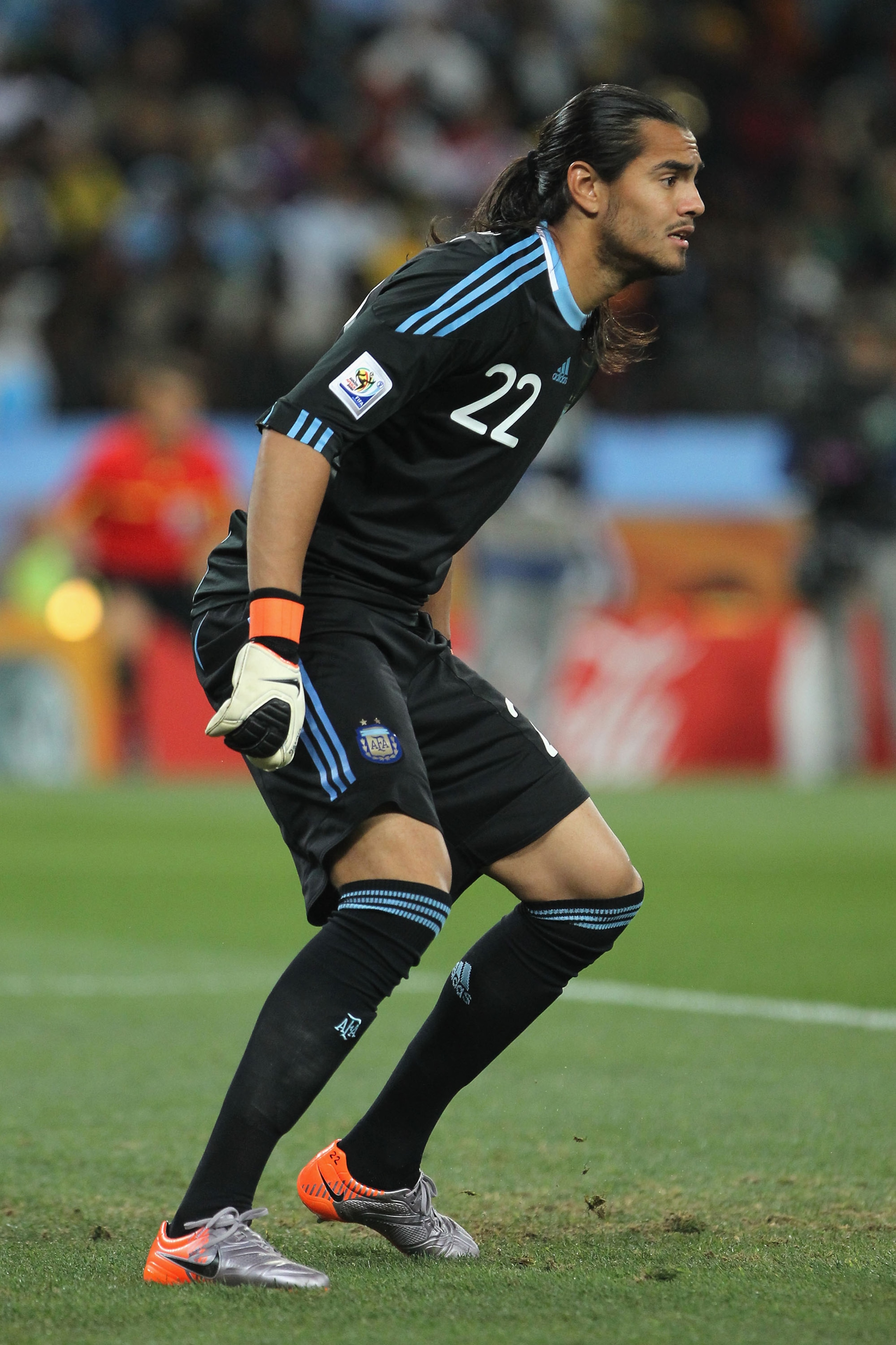 JOHANNESBURG, SOUTH AFRICA - JUNE 27: Sergio Romero of Argentina in action during the 2010 FIFA World Cup South Africa Round of Sixteen match between Argentina and Mexico at Soccer City Stadium on June 27, 2010 in Johannesburg, South Africa. (Photo by Do JOHANNESBURG, SOUTH AFRICA - JUNE 27: Sergio Romero of Argentina in action during the 2010 FIFA World Cup South Africa Round of Sixteen match between Argentina and Mexico at Soccer City Stadium on June 27, 2010 in Johannesburg, South Africa. (Photo by Do