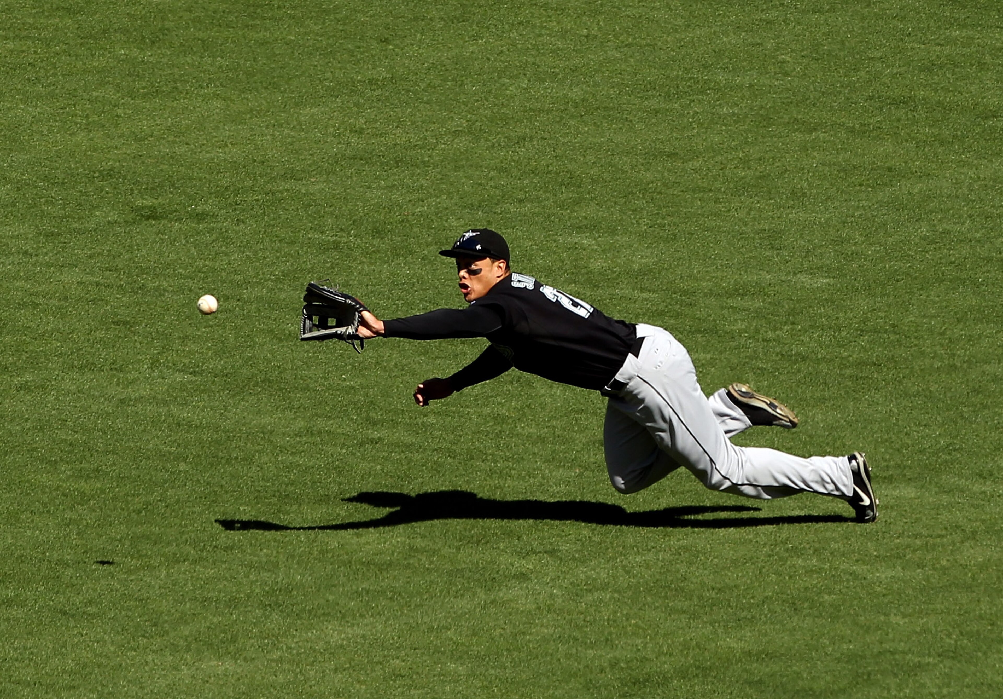 SAN FRANCISCO - JULY 28:  Mike Stanton #27 of the Florida Marlins dives to try to catch a ball hit by Aubrey Huff #17 of the San Francisco Giants in the first inning at AT&T Park on July 28, 2010 in San Francisco, California. Stanton couldn't catch the ca