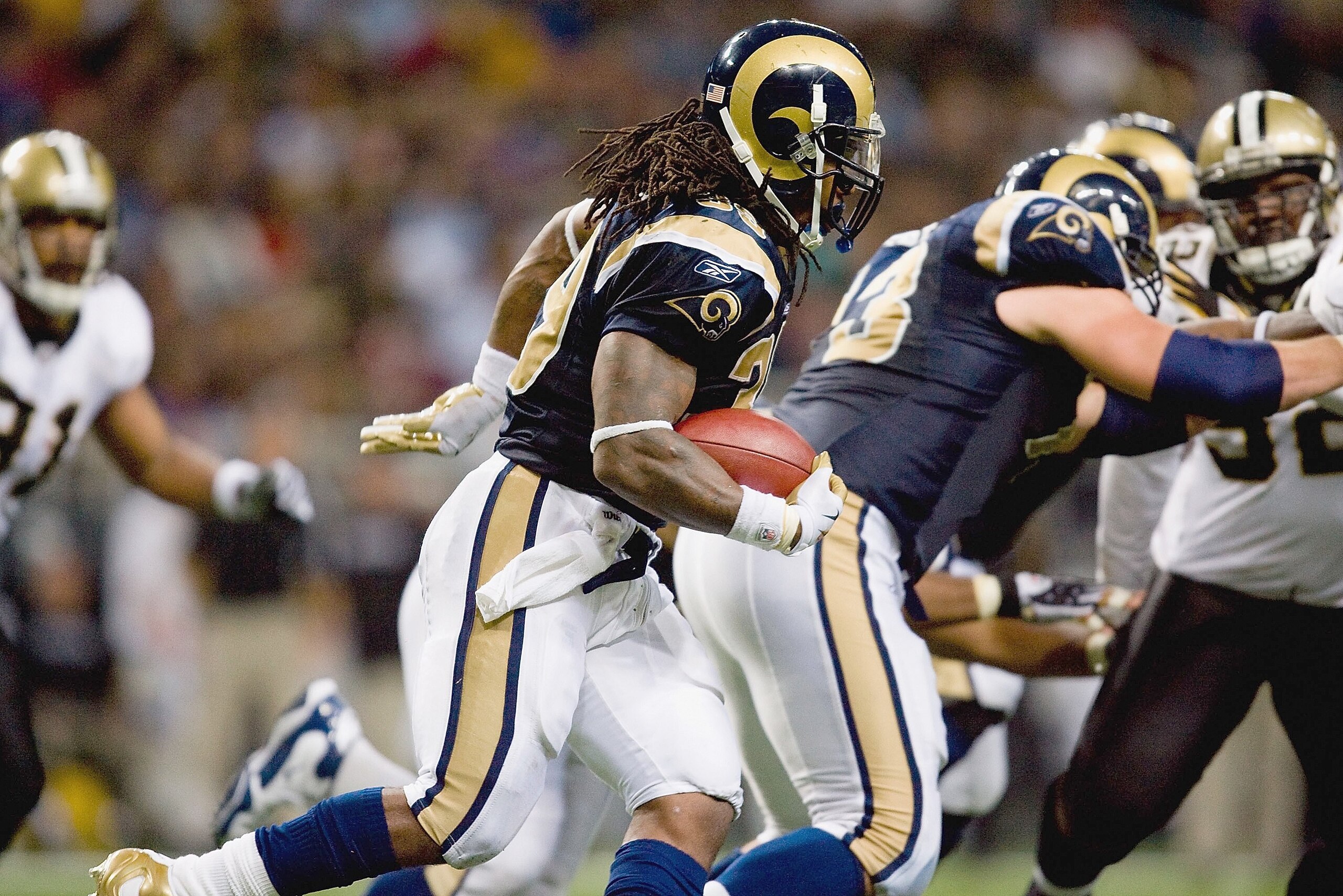 ST. LOUIS - NOVEMBER 15: Stephen Jackson #39 of the St. Louis Rams carries the ball during the game against the New Orleans Saints at the Edward Jones Dome on November 15, 2009 in St. Louis, Missouri.  (Photo by Dilip Vishwanat/Getty Images)