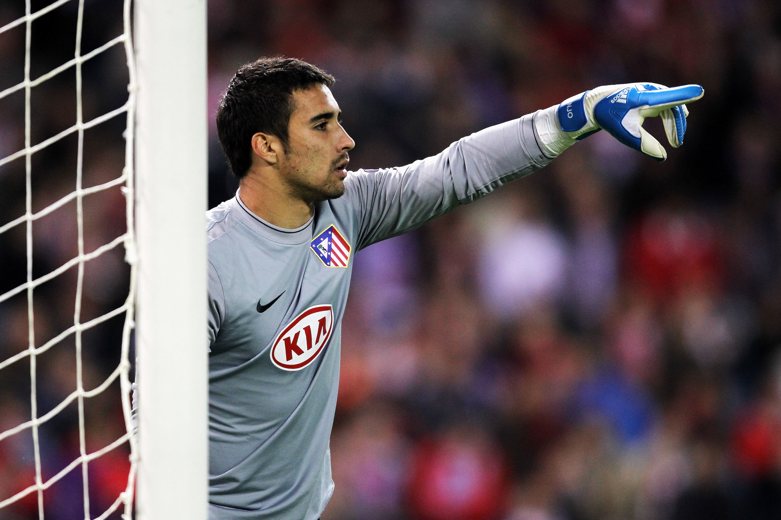 MADRID, SPAIN - NOVEMBER 03: Sergio Asenjo of Atletico Madrid speaks to his defence during Champions League Group D match between Atletico Madrid and Chelsea at the Vicente Calderon Stadium on November 3, 2009 in Madrid, Spain. (Photo by Shaun Botterill MADRID, SPAIN - NOVEMBER 03: Sergio Asenjo of Atletico Madrid speaks to his defence during Champions League Group D match between Atletico Madrid and Chelsea at the Vicente Calderon Stadium on November 3, 2009 in Madrid, Spain. (Photo by Shaun Botterill