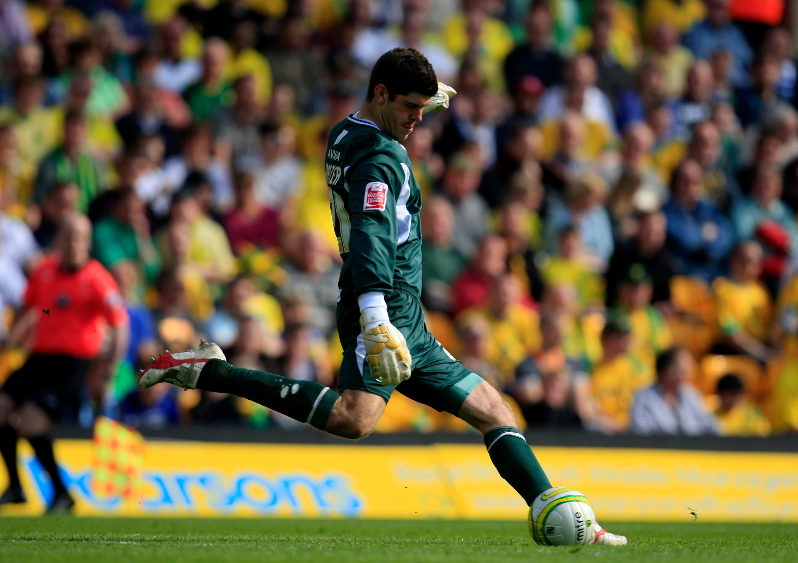 NORWICH, ENGLAND - APRIL 24: Norwich City goalkeeper Fraser Forster during the Coca Cola League One match between Norwich City and Gillingham at Carrow Road on April 24, 2010 in Norwich, England. (Photo by Jed Leicester/Getty Images) NORWICH, ENGLAND - APRIL 24: Norwich City goalkeeper Fraser Forster during the Coca Cola League One match between Norwich City and Gillingham at Carrow Road on April 24, 2010 in Norwich, England. (Photo by Jed Leicester/Getty Images)