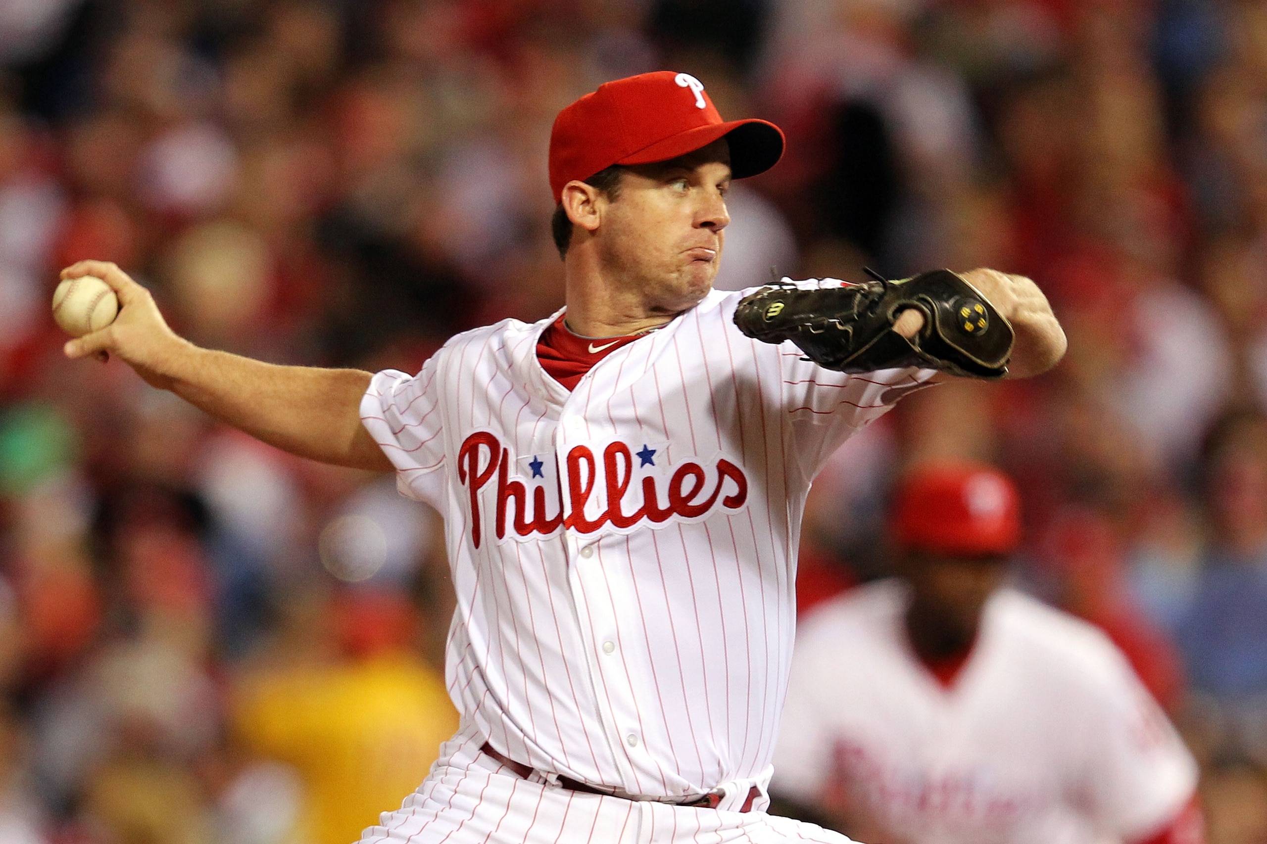 PHILADELPHIA - OCTOBER 23:  Roy Oswalt #44 of the Philadelphia Phillies pitches against the San Francisco Giants in Game Six of the NLCS during the 2010 MLB Playoffs at Citizens Bank Park on October 23, 2010 in Philadelphia, Pennsylvania.  (Photo by Al Be