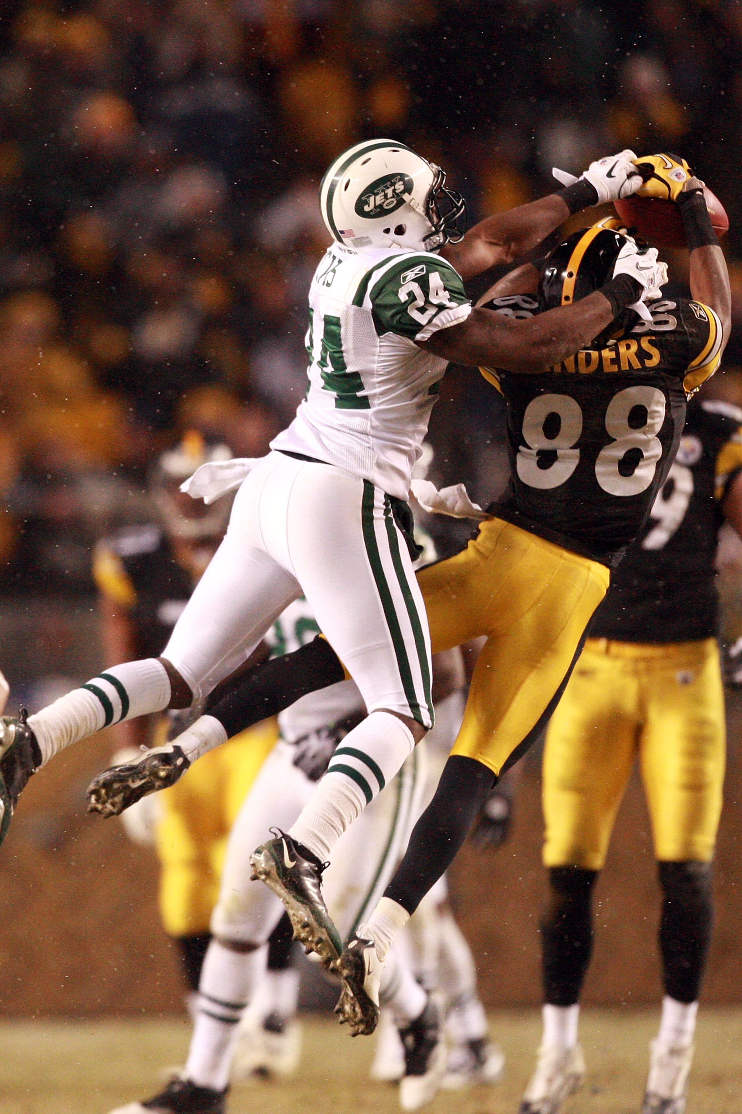 PITTSBURGH, PA - DECEMBER 19: Darrelle Revis #24 of the New York Jets breaks up a pass intended for Emmanuel Sanders #88 of the Pittsburgh Steelers during their game at Heinz Field on December 19, 2010 in Pittsburgh, Pennsylvania. (Photo by Karl Walter/ PITTSBURGH, PA - DECEMBER 19: Darrelle Revis #24 of the New York Jets breaks up a pass intended for Emmanuel Sanders #88 of the Pittsburgh Steelers during their game at Heinz Field on December 19, 2010 in Pittsburgh, Pennsylvania. (Photo by Karl Walter/