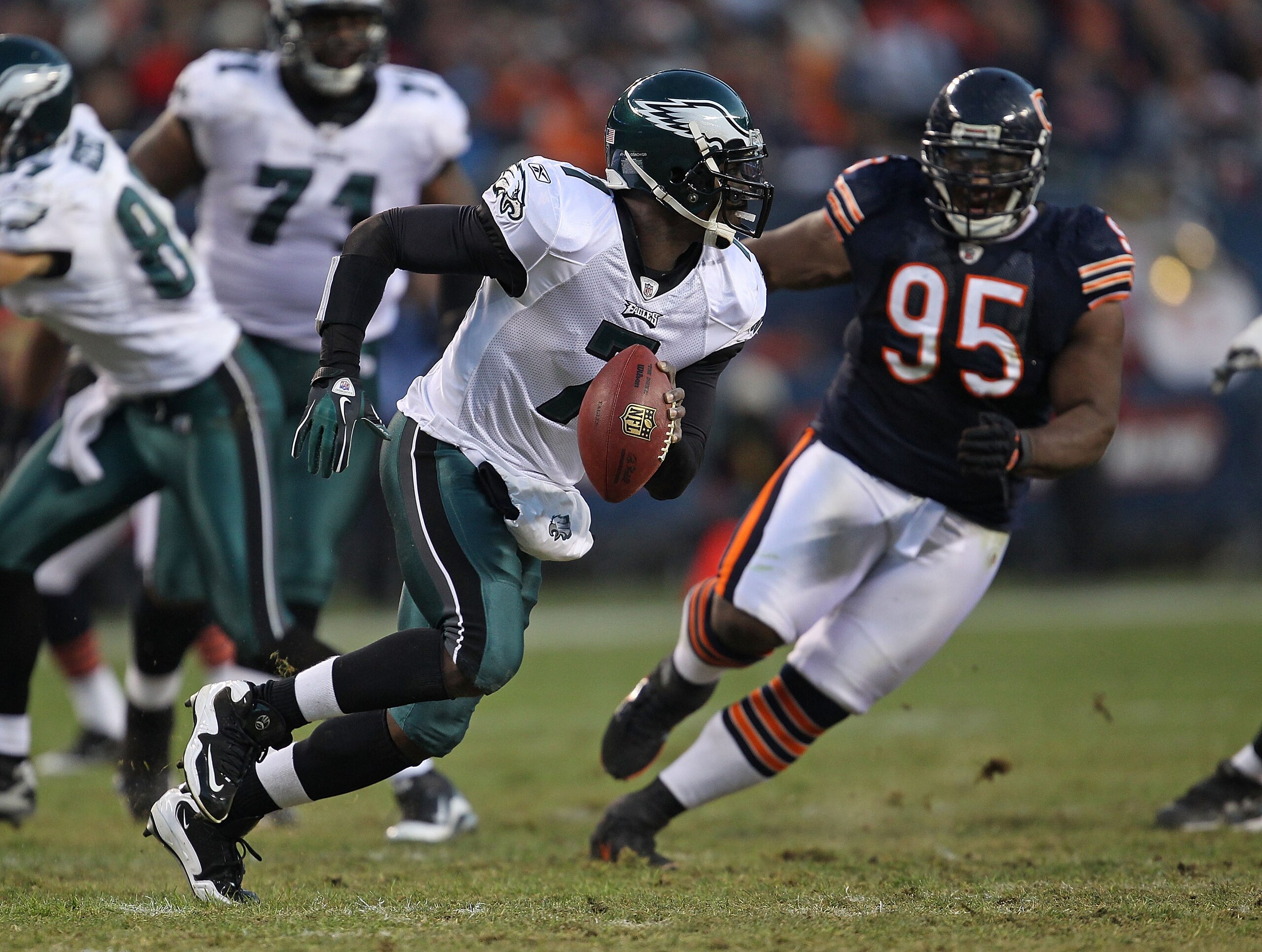 CHICAGO - NOVEMBER 28: Michael Vick #7 of the Philadelphia Eagles runs to avoid Anthony Adams #95 of the Chicago Bears at Soldier Field on November 28, 2010 in Chicago, Illinois. The Bears defeated the Eagles 31-26. (Photo by Jonathan Daniel/Getty Images)