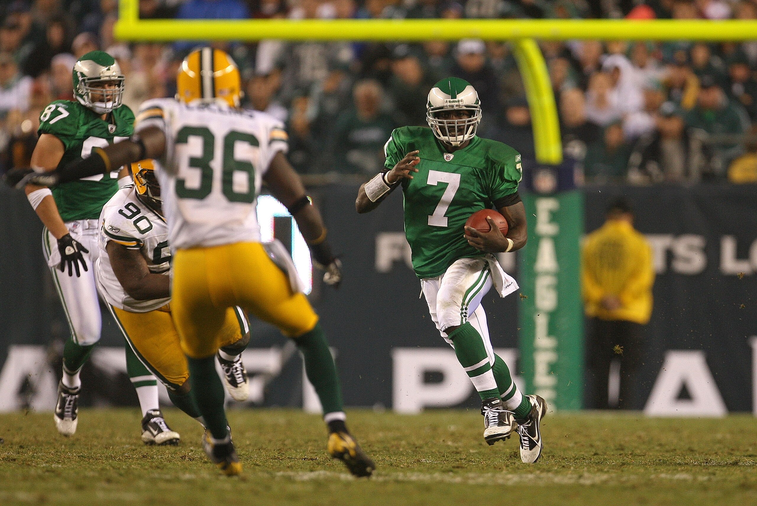 PHILADELPHIA - SEPTEMBER 12: Michael Vick #7 of the Philadelphia Eagles rushes during a game against the Green Bay Packers at Lincoln Financial Field on September 12, 2010 in Philadelphia, Pennsylvania. (Photo by Mike Ehrmann/Getty Images) PHILADELPHIA - SEPTEMBER 12: Michael Vick #7 of the Philadelphia Eagles rushes during a game against the Green Bay Packers at Lincoln Financial Field on September 12, 2010 in Philadelphia, Pennsylvania. (Photo by Mike Ehrmann/Getty Images)