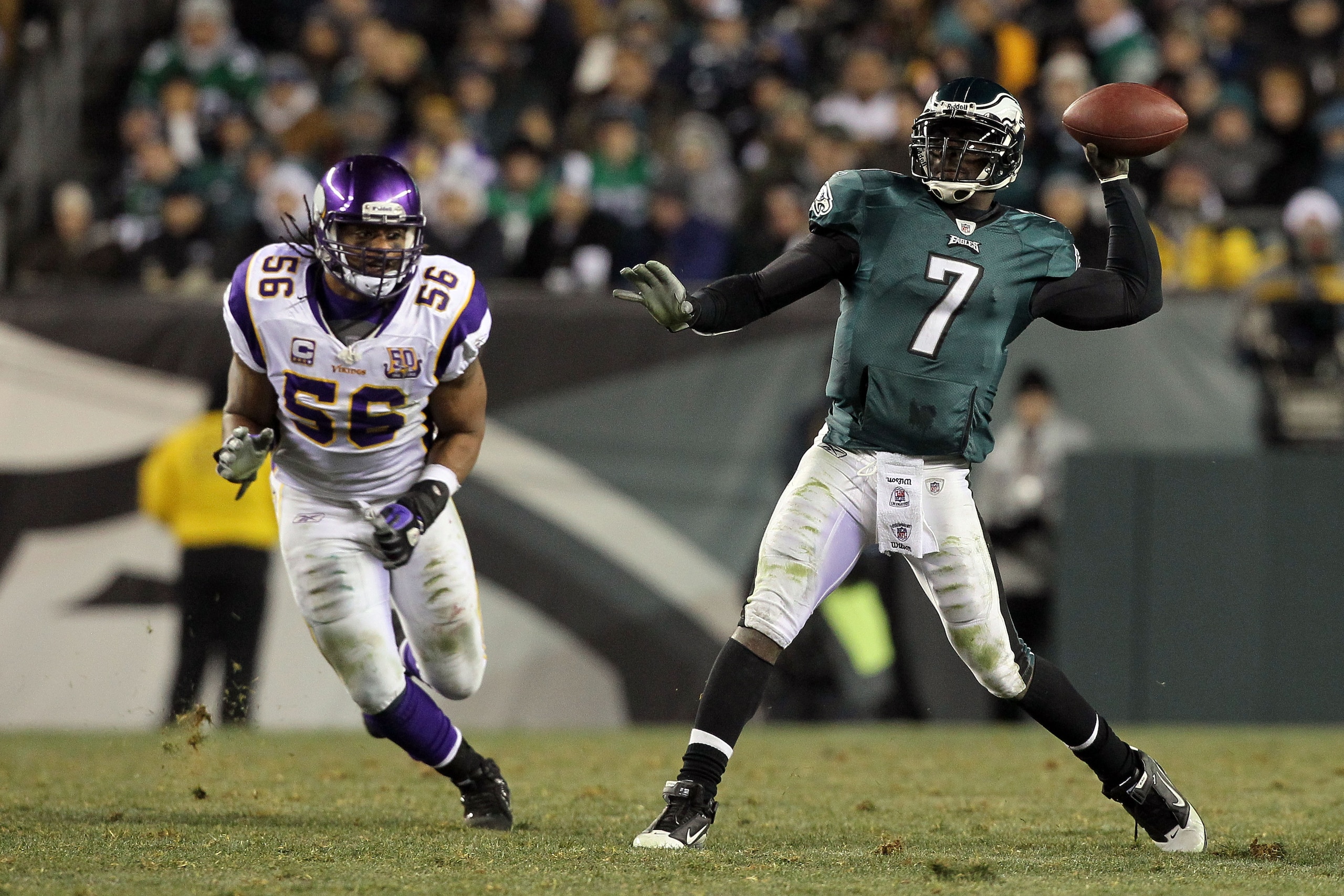 PHILADELPHIA, PA - DECEMBER 28: Michael Vick #7 of the Philadelphia Eagles in action against the Minnesota Vikings at Lincoln Financial Field on December 26, 2010 in Philadelphia, Pennsylvania. (Photo by Jim McIsaac/Getty Images) PHILADELPHIA, PA - DECEMBER 28: Michael Vick #7 of the Philadelphia Eagles in action against the Minnesota Vikings at Lincoln Financial Field on December 26, 2010 in Philadelphia, Pennsylvania. (Photo by Jim McIsaac/Getty Images)