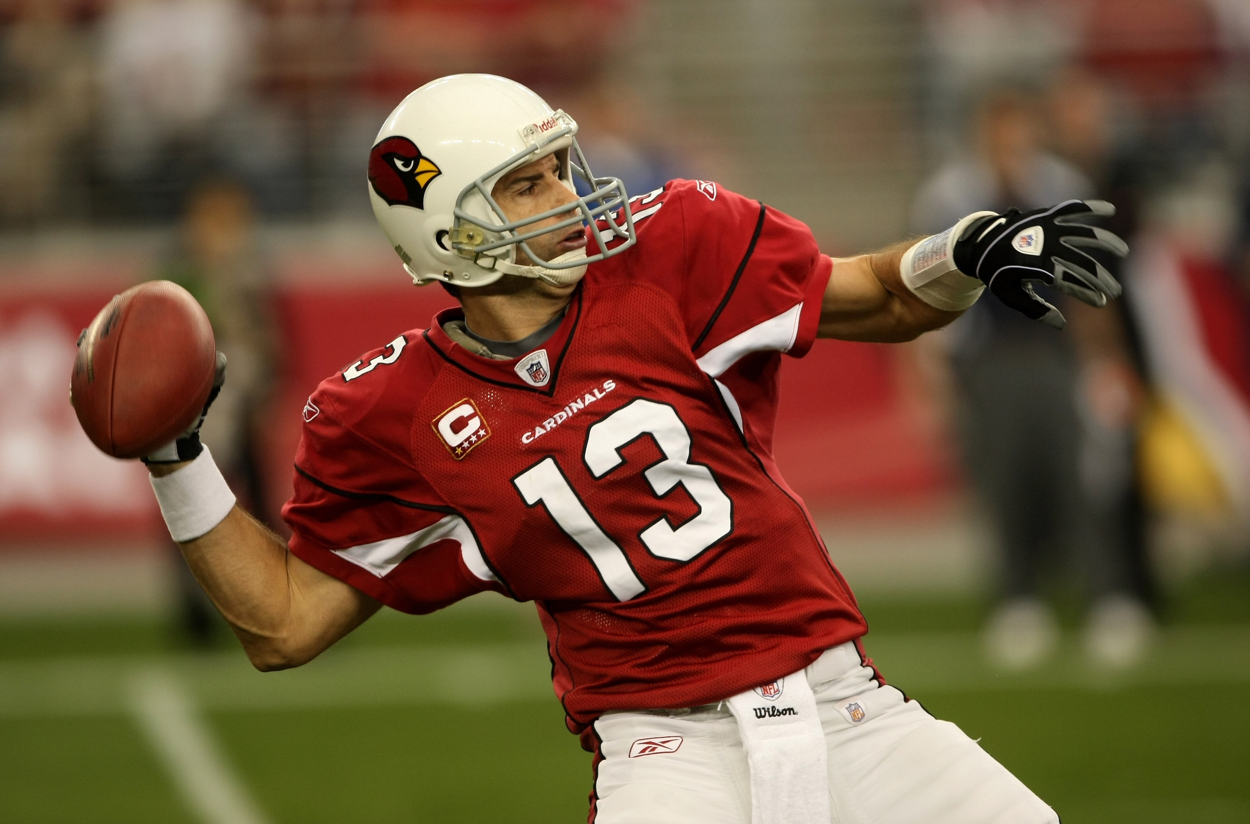 GLENDALE, AZ - DECEMBER 28:  Quarterback Kurt Warner #13 of the Arizona Cardinals throws a pass against the Seattle Seahawks on December 28, 2008 at University of Phoenix Stadium in Glendale, Arizona.  (Photo by Stephen Dunn/Getty Images)