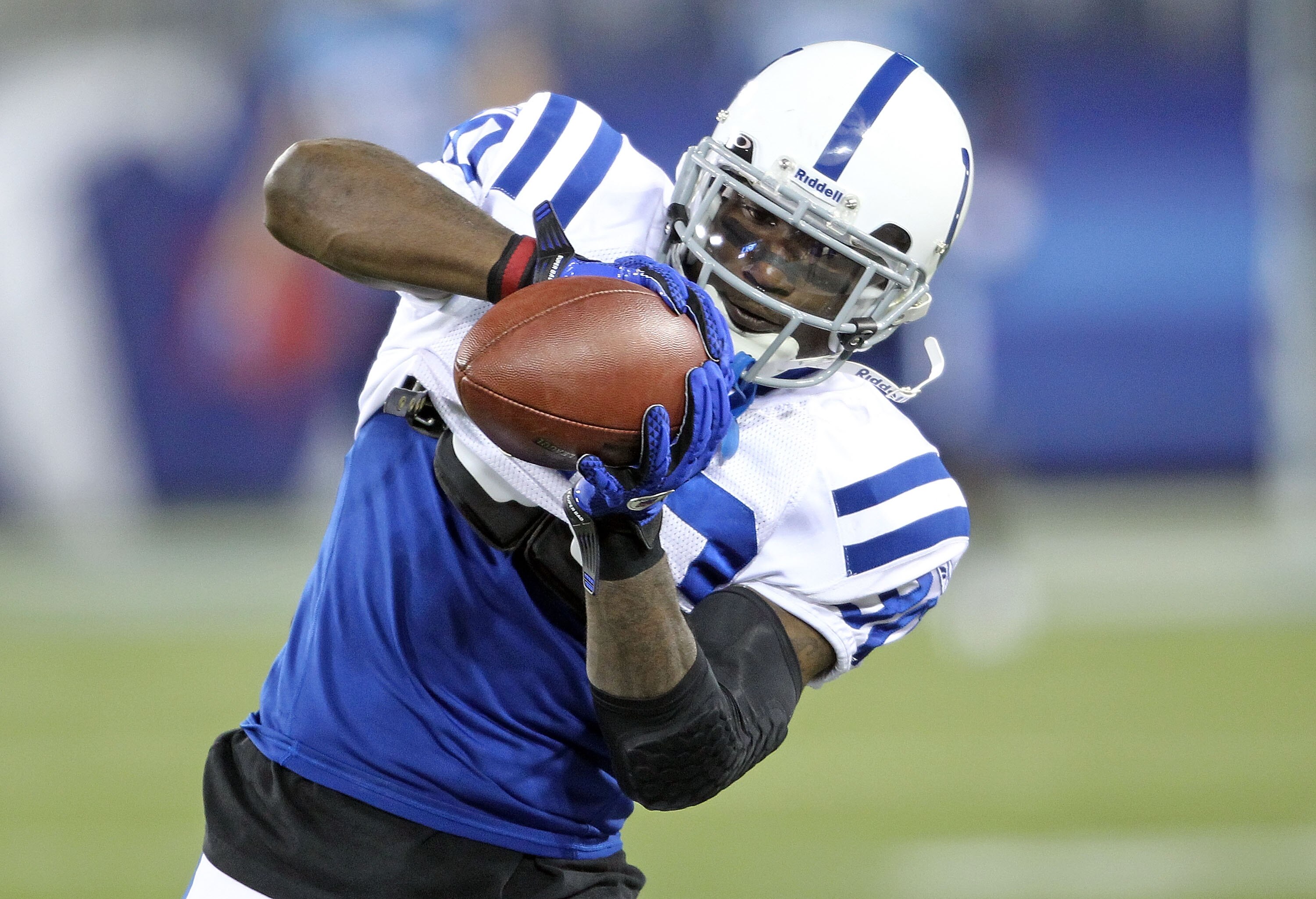 NASHVILLE, TN - DECEMBER 09:  Dominic Rhodes #30 of the Indianapolis Colts catches a pass before the NFL game against the Tennessee Titans  at LP Field on December 9, 2010 in Nashville, Tennessee.  (Photo by Andy Lyons/Getty Images)