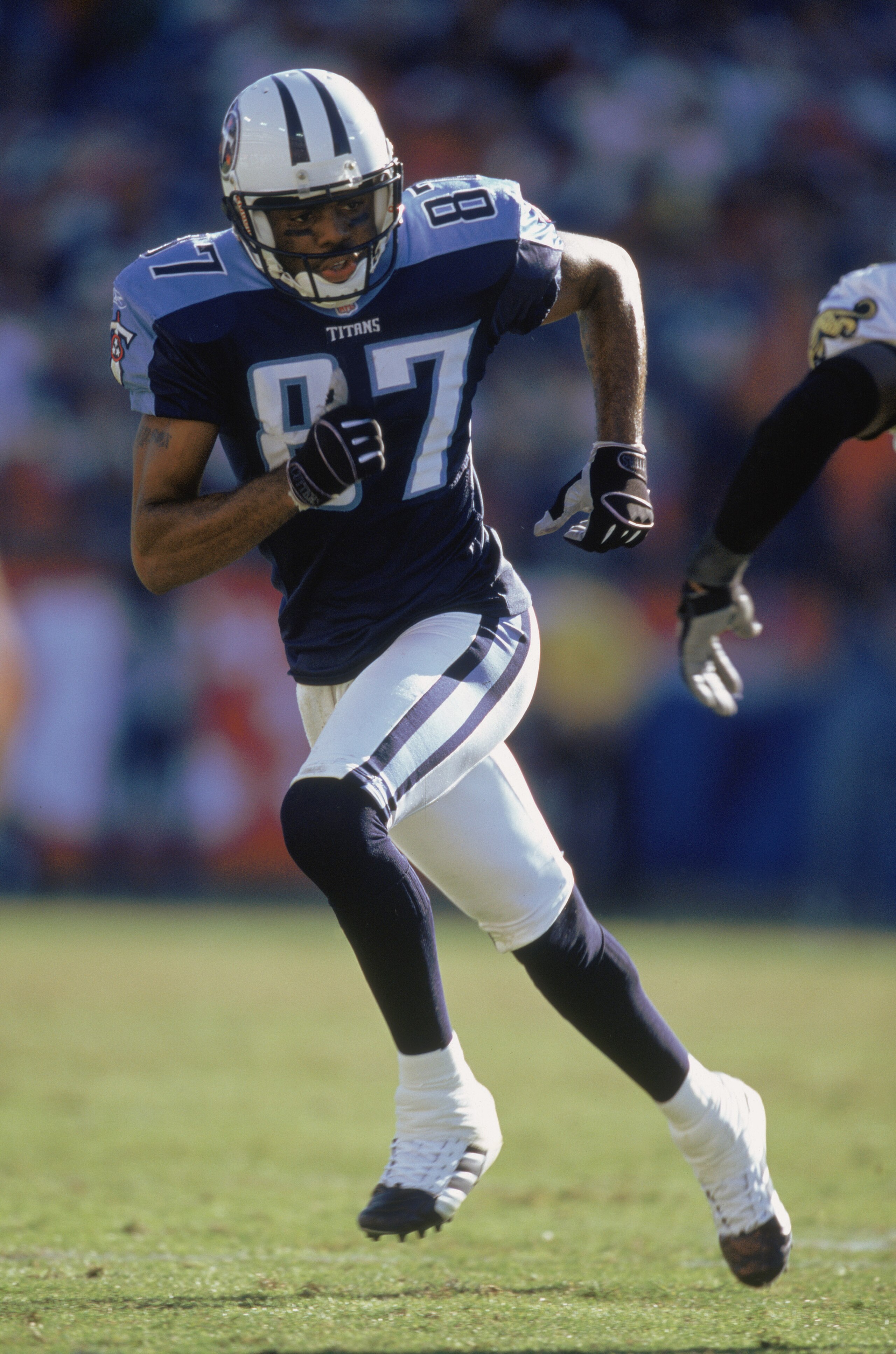 4 Nov 2001:  Wide receiver Kevin Dyson #87 of the Tennessee Titans runs a pattern during the NFL game against the Jacksonville Jaguars at Adelphia Coliseum in Nashville, Tennessee.  The Titans defeated the Jaguars 28-24.  Mandatory Credit:  Andy Lyons/All