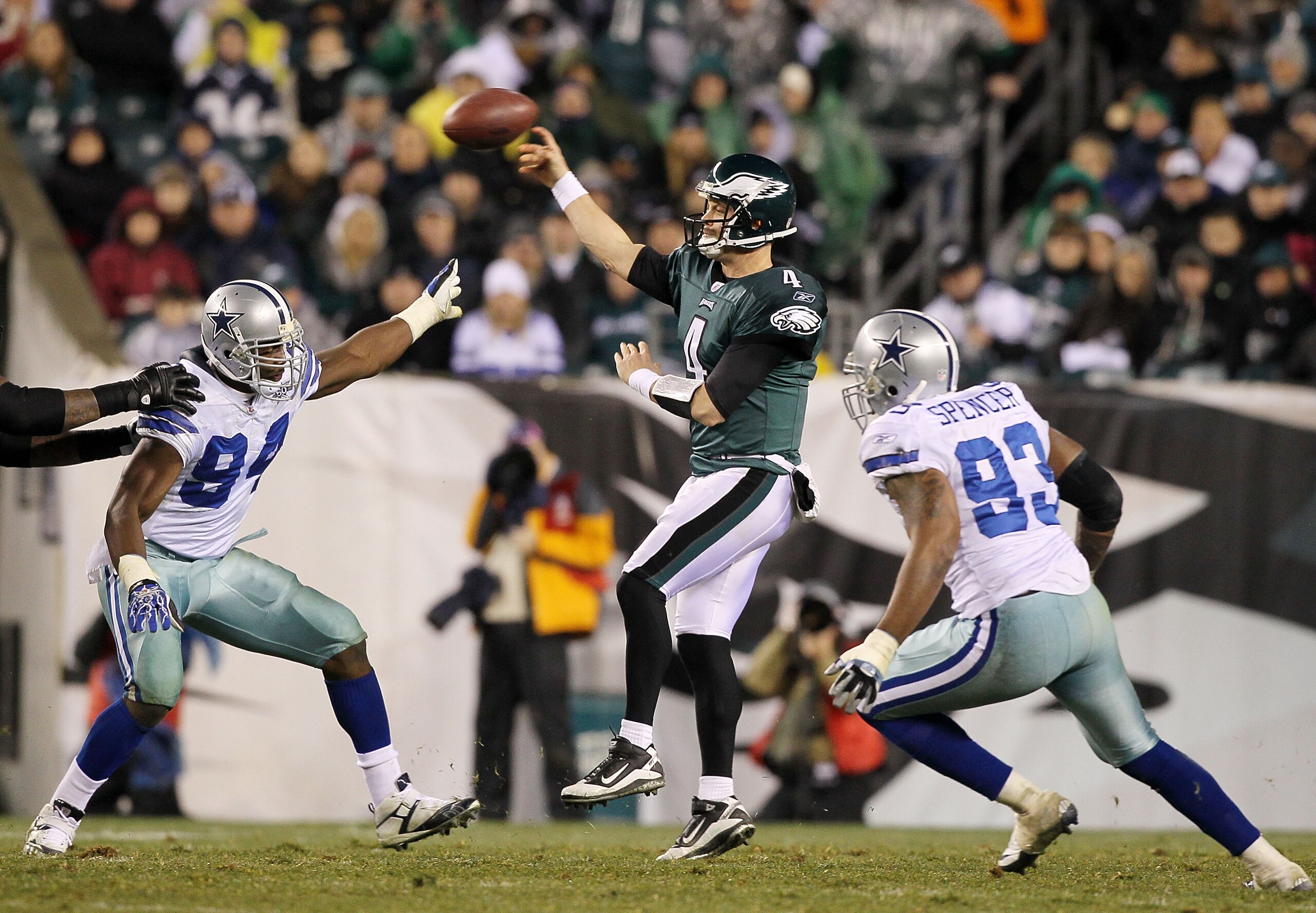 PHILADELPHIA, PA - JANUARY 02:  Kevin Kolb #4 of the Philadelphia Eagles throws a pass against the Dallas Cowboys on January 2, 2011 at Lincoln Financial Field in Philadelphia, Pennsylvania.  (Photo by Jim McIsaac/Getty Images)