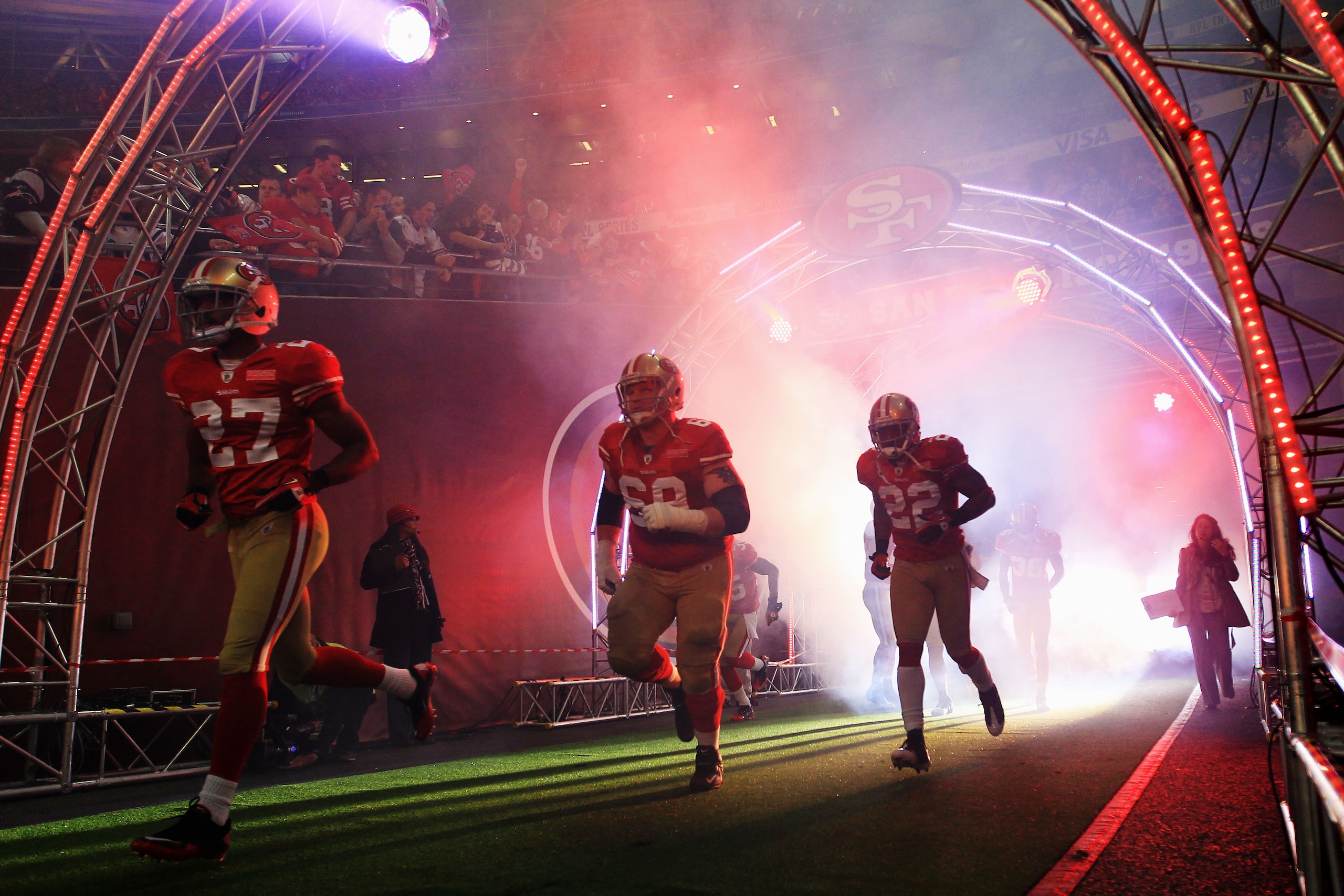 LONDON, ENGLAND - OCTOBER 31: San Francisco 49ers team emerge from the players tunnel before the NFL International Series match between Denver Broncos and San Francisco 49ers at Wembley Stadium on October 31, 2010 in London, England. This is the fourth o LONDON, ENGLAND - OCTOBER 31: San Francisco 49ers team emerge from the players tunnel before the NFL International Series match between Denver Broncos and San Francisco 49ers at Wembley Stadium on October 31, 2010 in London, England. This is the fourth o