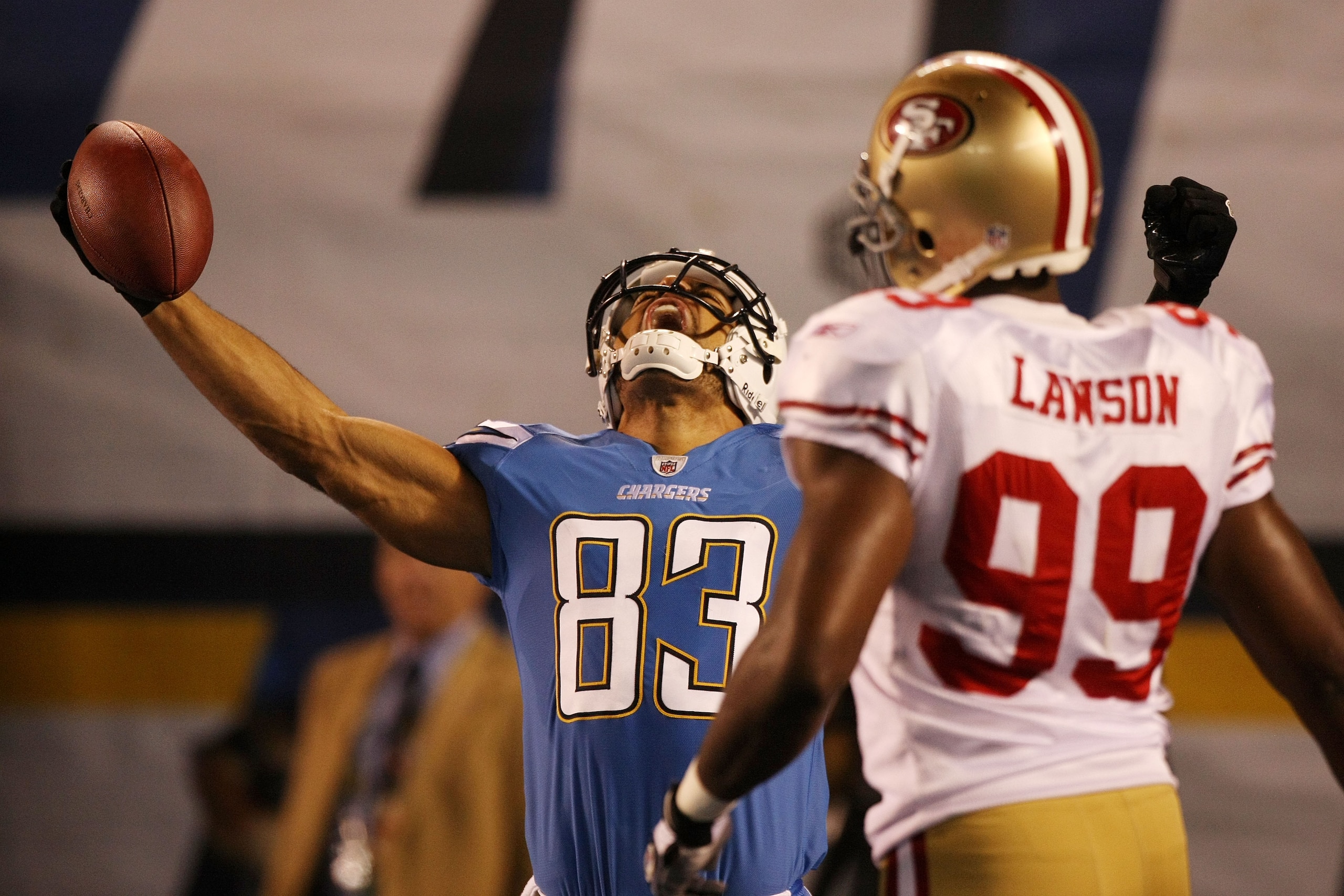 SAN DIEGO, CA - DECEMBER 16: Wide receiver Vincent Jackson #83 of the San Diego Chargers celebrates scoring a touchdown in the first quarter in front of linebacker Manny Lawson #99 of the San Francisco 49ers at Qualcomm Stadium on December 16, 2010 in Sa SAN DIEGO, CA - DECEMBER 16: Wide receiver Vincent Jackson #83 of the San Diego Chargers celebrates scoring a touchdown in the first quarter in front of linebacker Manny Lawson #99 of the San Francisco 49ers at Qualcomm Stadium on December 16, 2010 in Sa