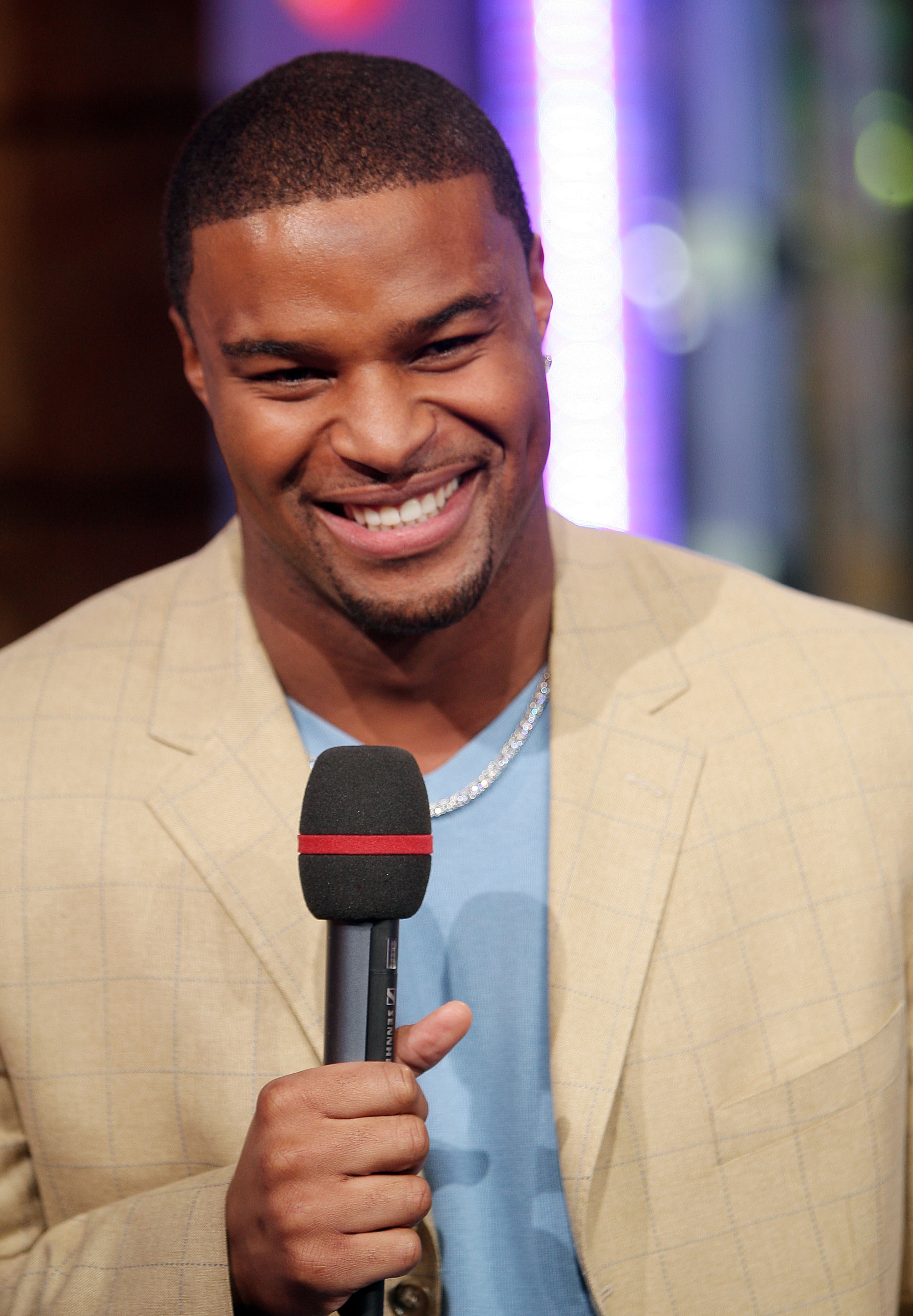 NEW YORK - FEBRUARY 25:  (U.S. TABS OUT) Osi Umenyiora of the New York Giants appears onstage during MTV's Total Request Live at the MTV Times Square Studios on February 25, 2008 in New York City.  (Photo by Scott Gries/Getty Images)