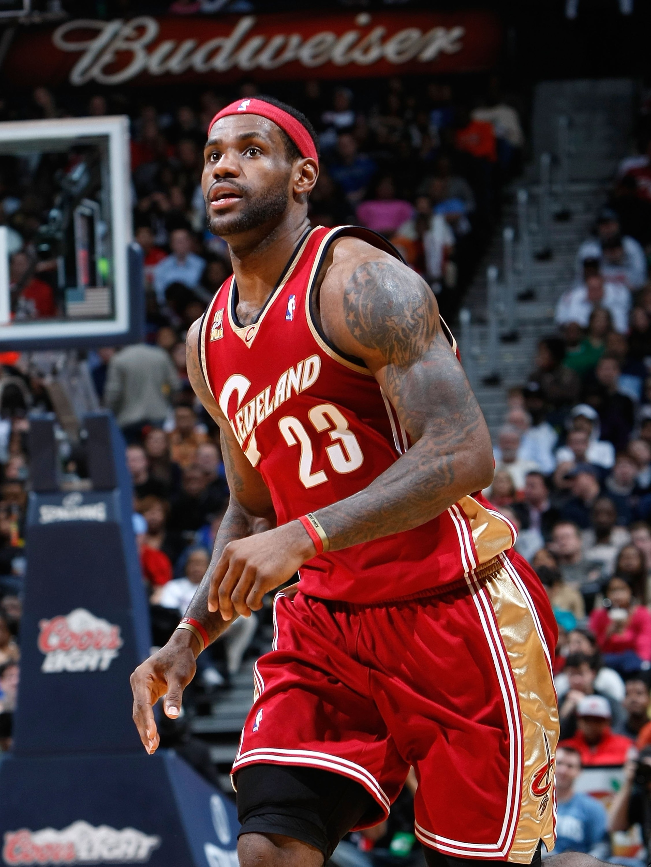 ATLANTA - DECEMBER 29:  LeBron James #23 of the Cleveland Cavaliers against the Atlanta Hawks at Philips Arena on December 29, 2009 in Atlanta, Georgia.  NOTE TO USER: User expressly acknowledges and agrees that, by downloading and/or using this Photograp