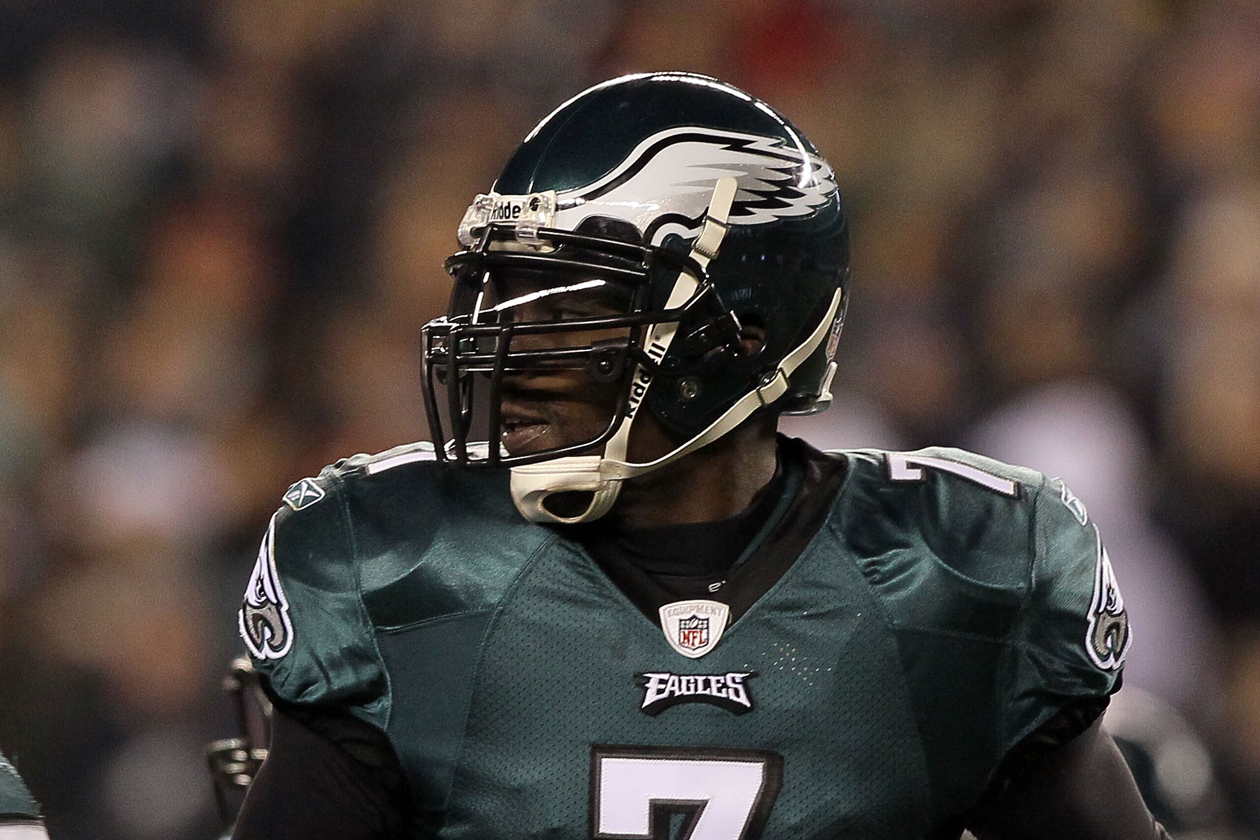 PHILADELPHIA, PA - DECEMBER 28:  Michael Vick #7 of the Philadelphia Eagles in action against the Minnesota Vikings at Lincoln Financial Field on December 26, 2010 in Philadelphia, Pennsylvania.  (Photo by Jim McIsaac/Getty Images)
