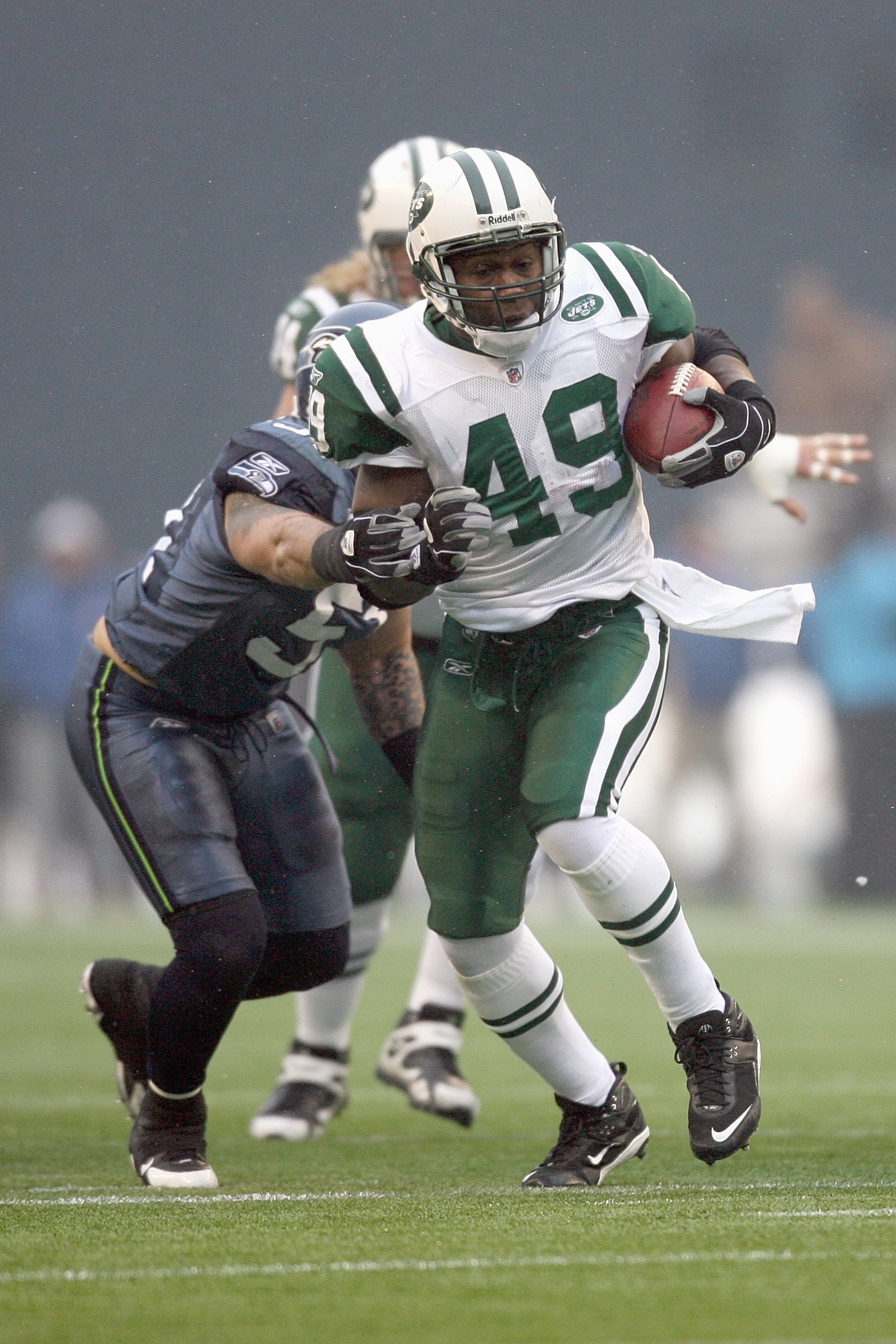 SEATTLE - DECEMBER 21:  Tony RIchardson #49 of the New York Jets carries the ball during the game against the Seattle Seahawks on December 21, 2008 at Qwest Field in Seattle, Washington. The Seahawks defeated the Jets 13-3. (Photo by Otto Greule Jr/Getty