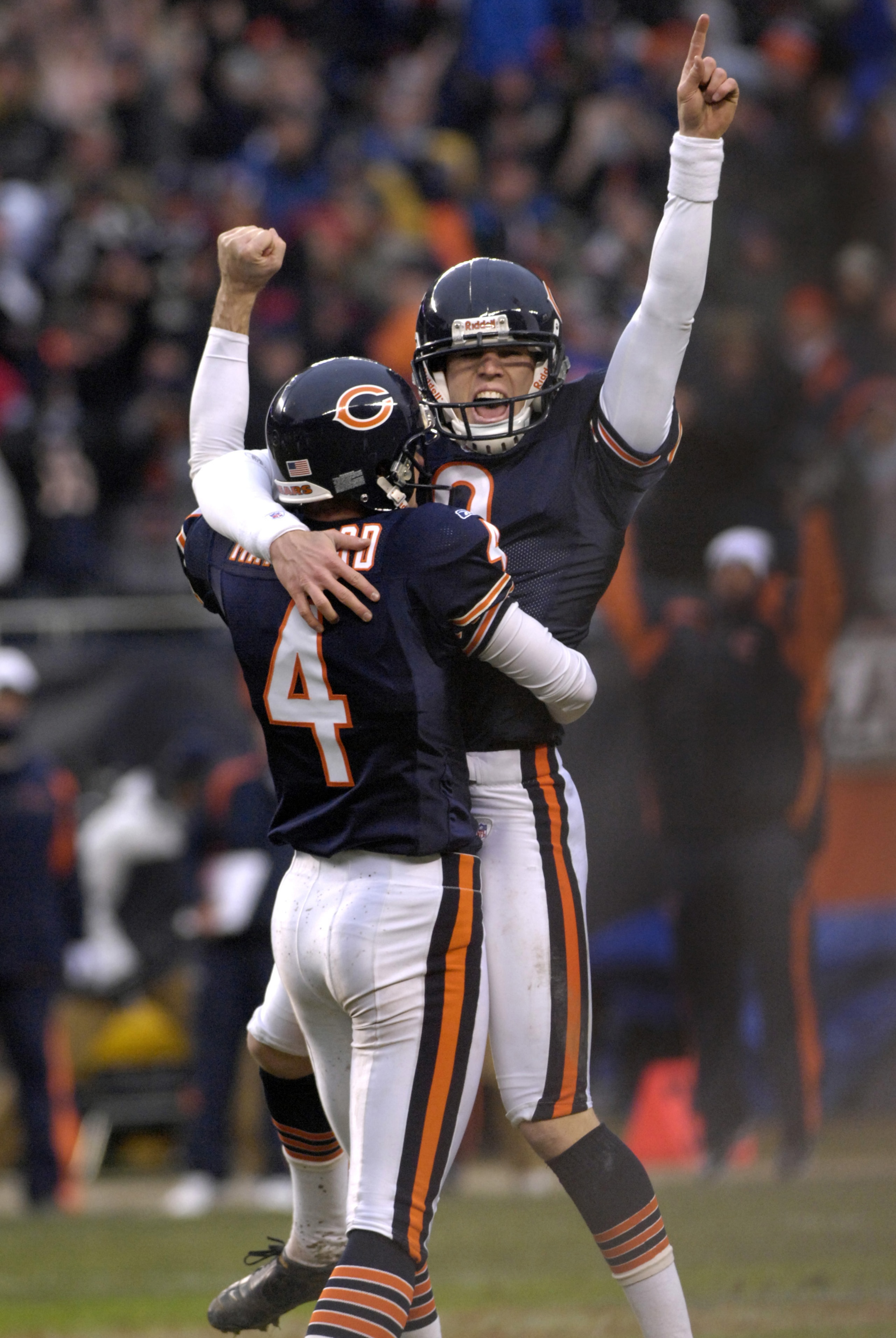 Chicago Bears kicker Robbie Gould converts a game-ending field goal against the Seattle Seahawks in an NFC Divisional Playoff game January 14, 2007 at Soldier Field in Chicago, Illinois. The Bears won 27 - 24 in overtime.  (Photo by Al Messerschmidt/Getty