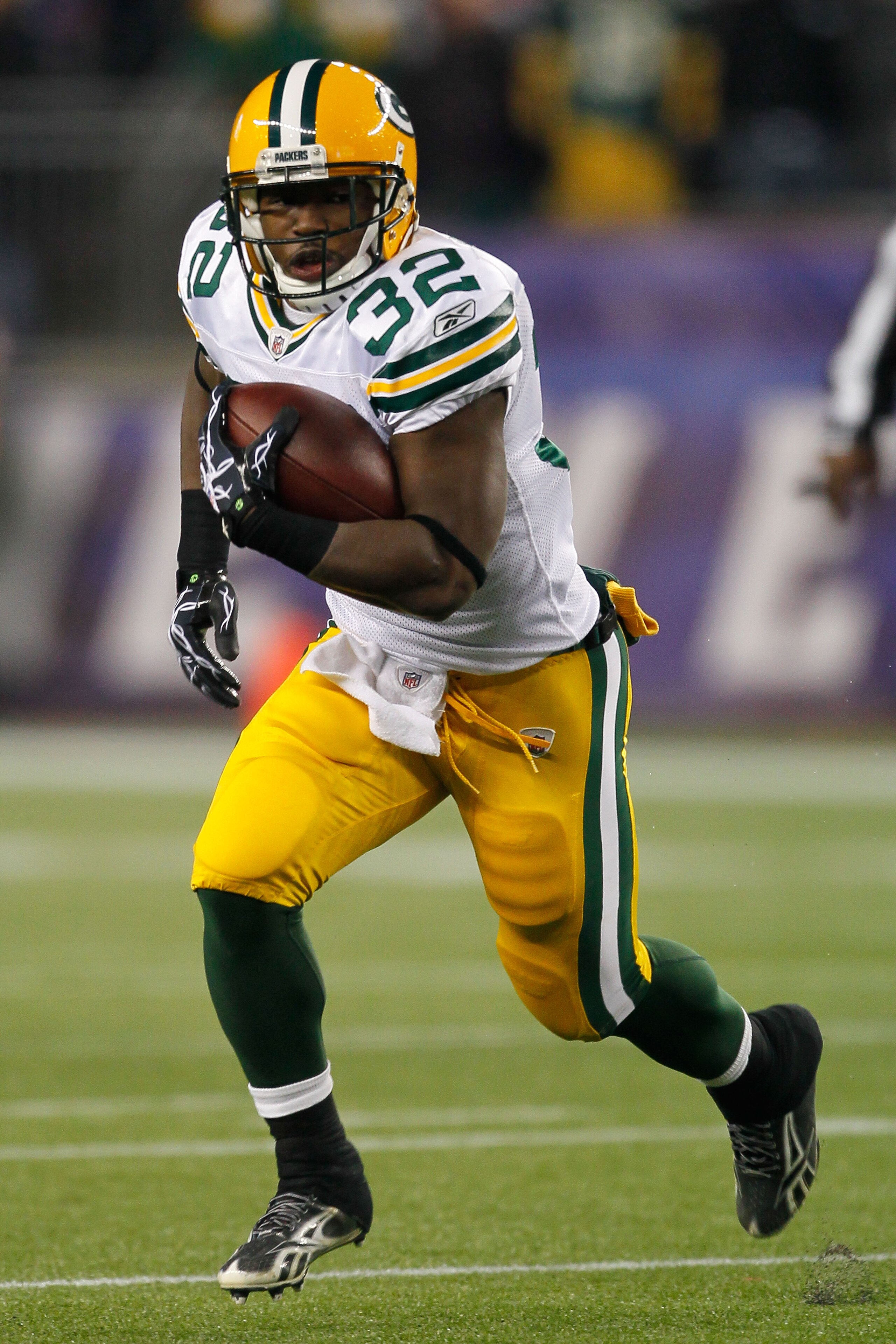 FOXBORO, MA - DECEMBER 19:  Running back Brandon Jackson #32 of the Green Bay Packers runs the ball against the New England Patriots during the first quarter at Gillette Stadium on December 19, 2010 in Foxboro, Massachusetts. The Patriots won the game 31-