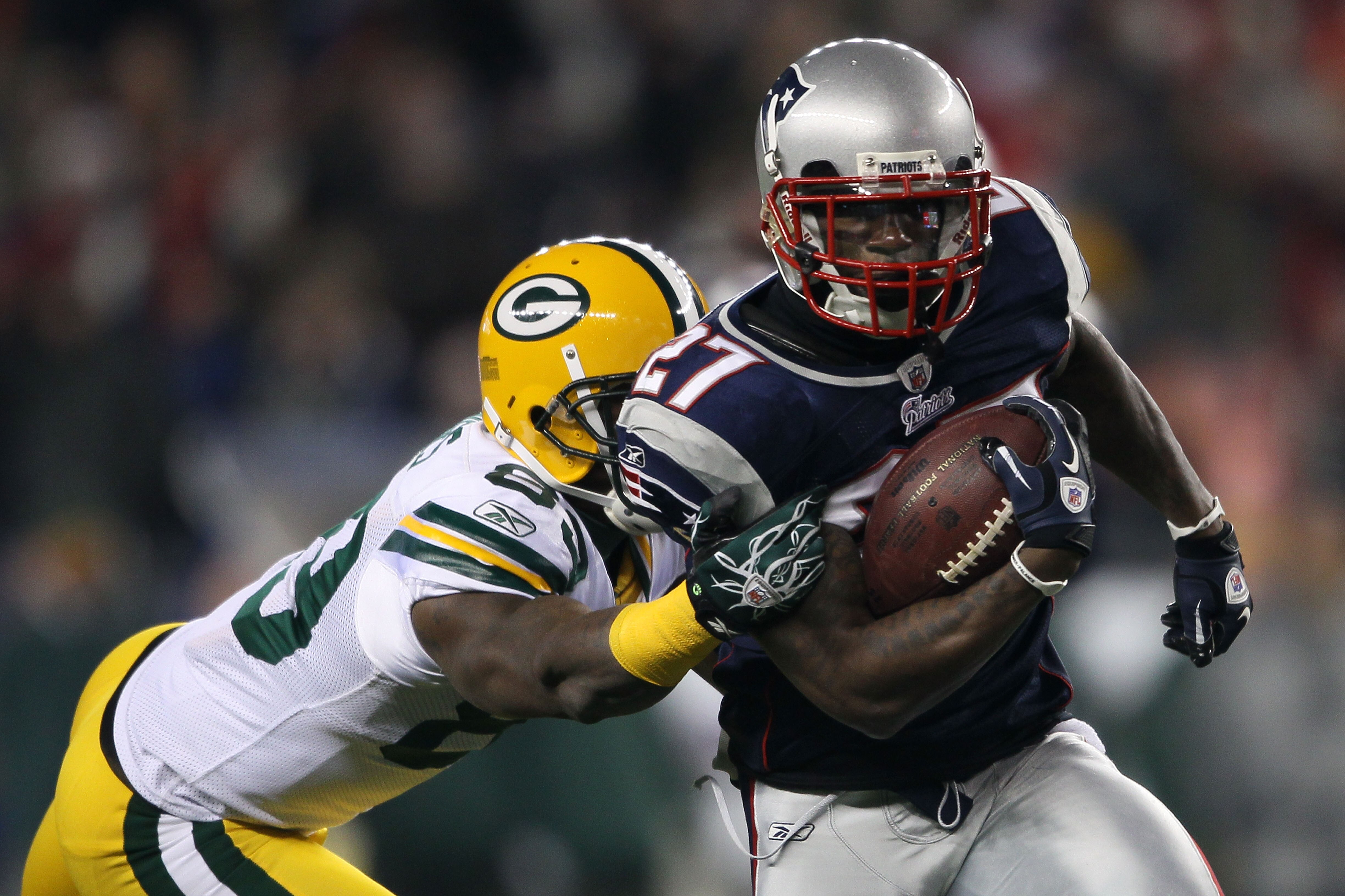 FOXBORO, MA - DECEMBER 19:  Cornerback Kyle Arrington #27 of the New England Patriots evades wide receiver James Jones #89 of the Green Bay Packers to run the ball 36 yards and score a touchdown during the third quarter of the game at Gillette Stadium on