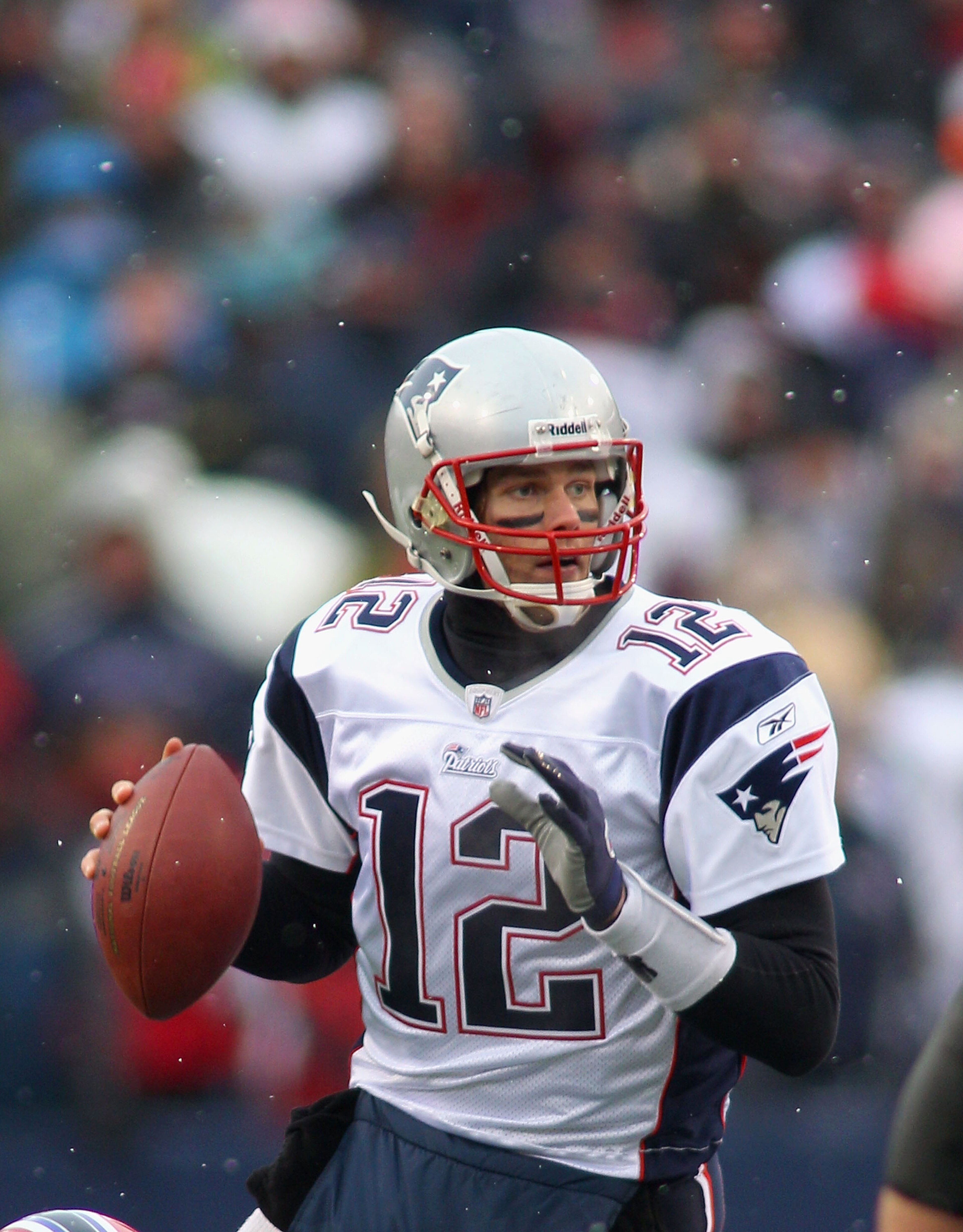 ORCHARD PARK, NY - DECEMBER 26: Tom Brady #12 of the New England Patriots looks to pass against the Buffalo Bills  at Ralph Wilson Stadium on December 26, 2010 in Orchard Park, New York. New England won 34-3.  (Photo by Rick Stewart/Getty Images)