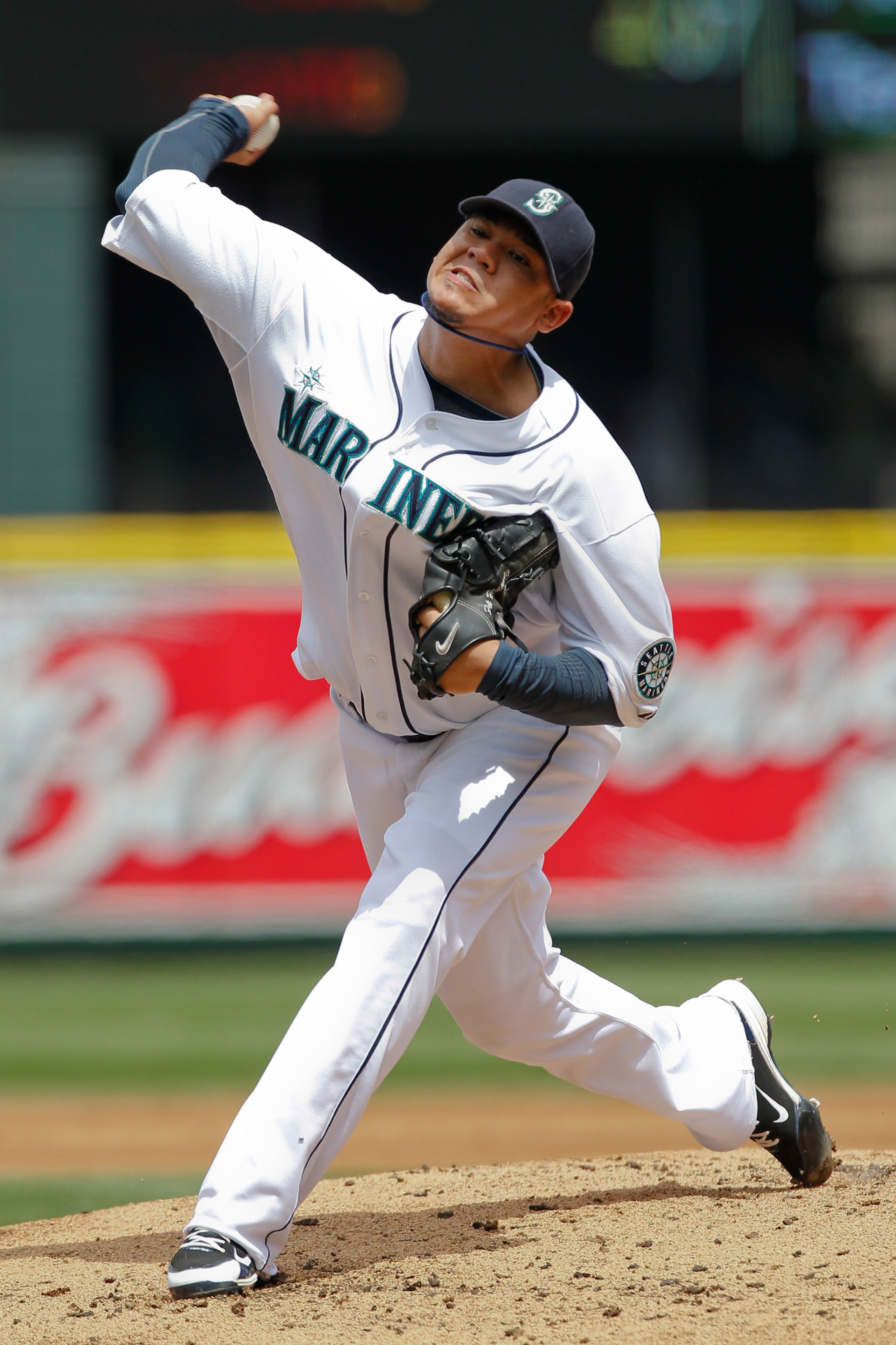 SEATTLE - JUNE 24: Starting pitcher Felix Hernandez #34 of the Seattle Mariners pitches against the Chicago Cubs at Safeco Field on June 24, 2010 in Seattle, Washington. (Photo by Otto Greule Jr/Getty Images)