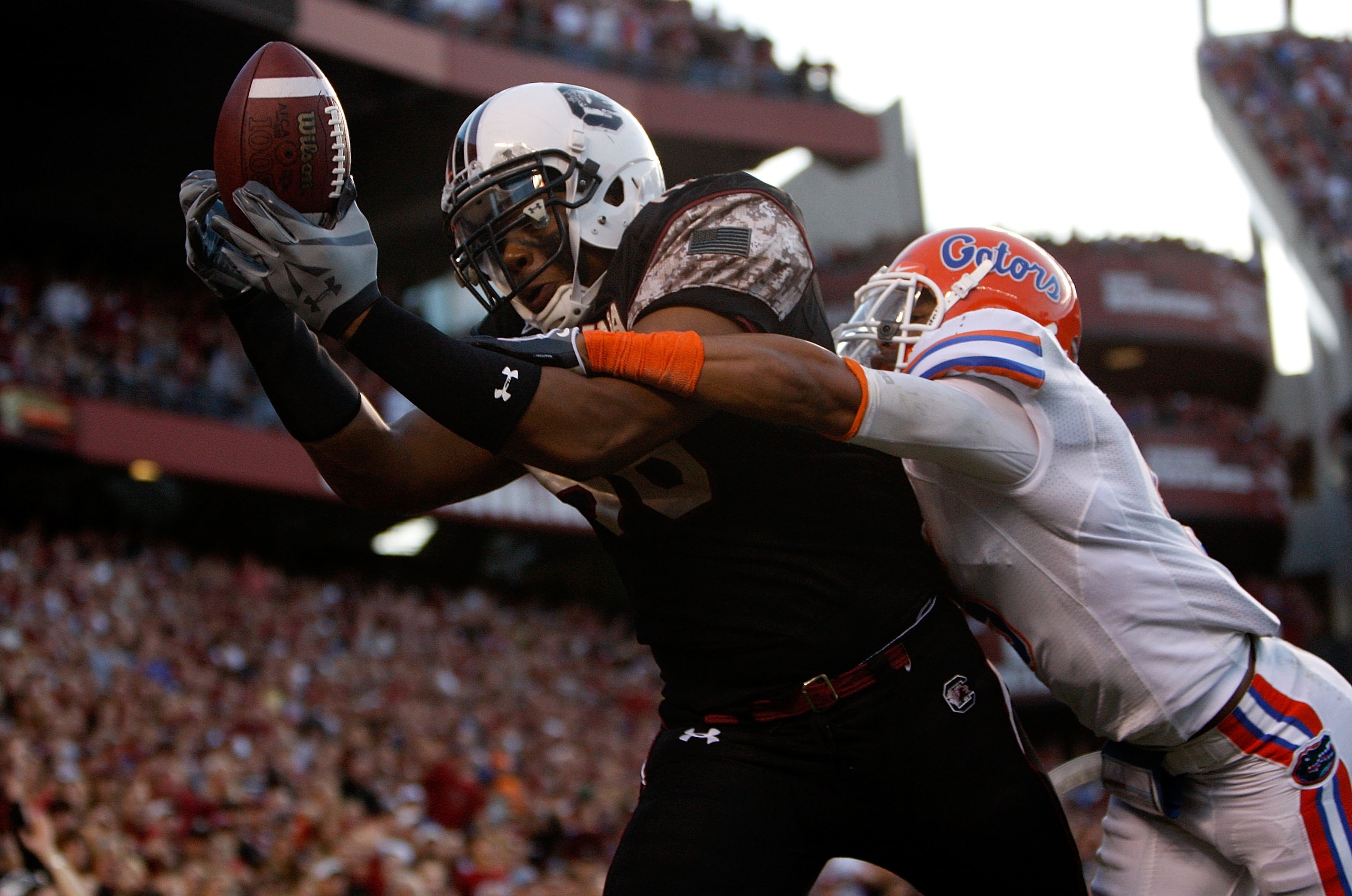 COLUMBIA, SC - NOVEMBER 14: The Florida Gators try to stop a touchdown catch by Weslye Saunders #88 of the South Carolina Gamecocks during their game at Williams-Brice Stadium on November 14, 2009 in Columbia, South Carolina. (Photo by Streeter Lecka/Ge COLUMBIA, SC - NOVEMBER 14: The Florida Gators try to stop a touchdown catch by Weslye Saunders #88 of the South Carolina Gamecocks during their game at Williams-Brice Stadium on November 14, 2009 in Columbia, South Carolina. (Photo by Streeter Lecka/Ge