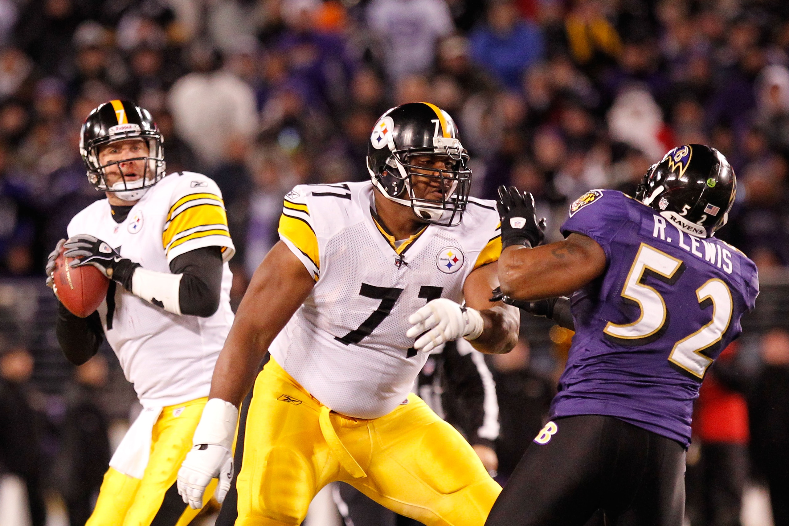 BALTIMORE, MD - DECEMBER 05: Quarterback Ben Roethlisberger #7 of the Pittsburgh Steelers looks to pass against the Baltimore Ravens at M&T Bank Stadium on December 5, 2010 in Baltimore, Maryland. (Photo by Geoff Burke/Getty Images) BALTIMORE, MD - DECEMBER 05: Quarterback Ben Roethlisberger #7 of the Pittsburgh Steelers looks to pass against the Baltimore Ravens at M&T Bank Stadium on December 5, 2010 in Baltimore, Maryland. (Photo by Geoff Burke/Getty Images)