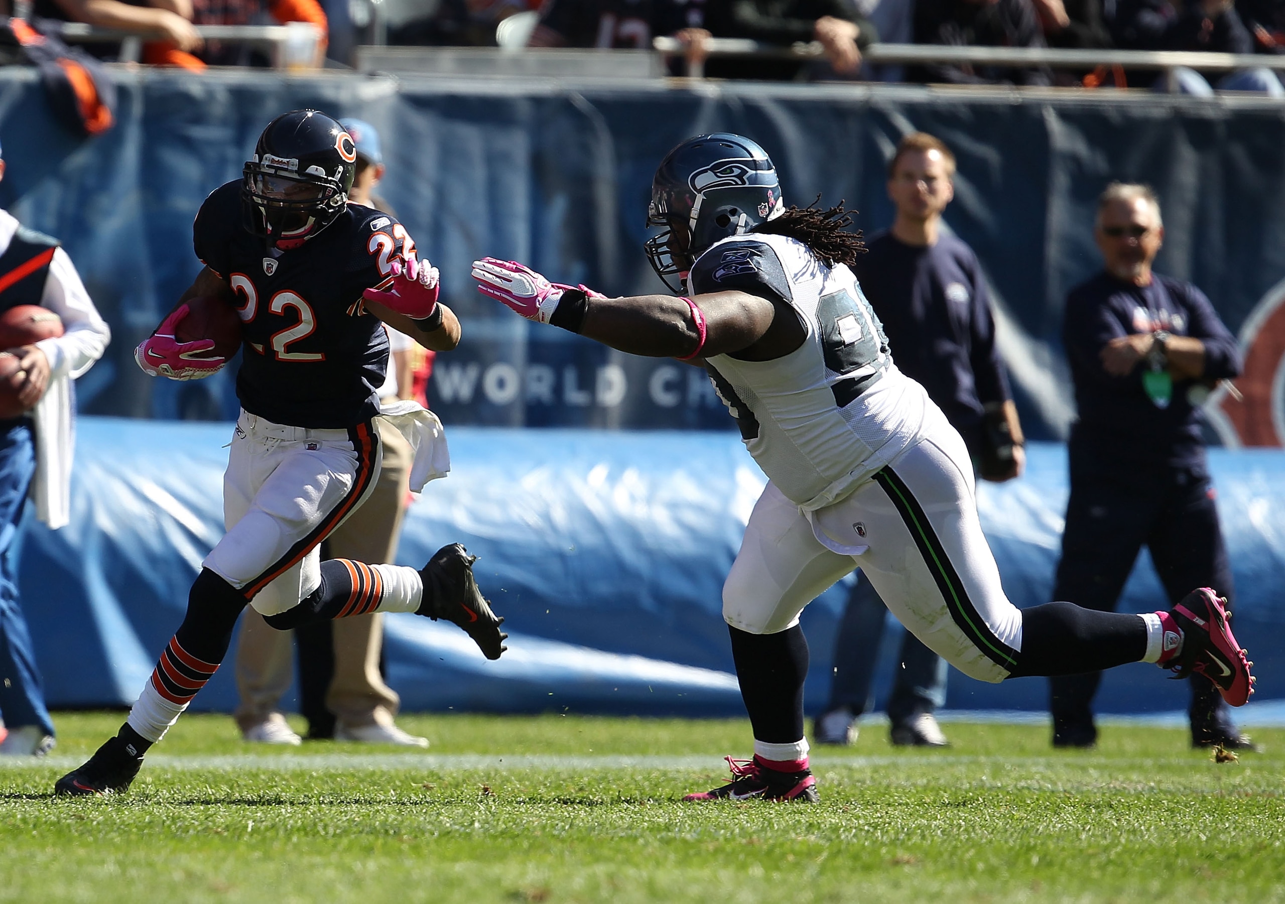 CHICAGO - OCTOBER 17: Matt Forte #22 of the Chicago Bears runs past Colin Cole #90 of the Seattle Seahawks at Soldier Field on October 17, 2010 in Chicago, Illinois. The Seahawks defeated the Bears 23-20. (Photo by Jonathan Daniel/Getty Images)