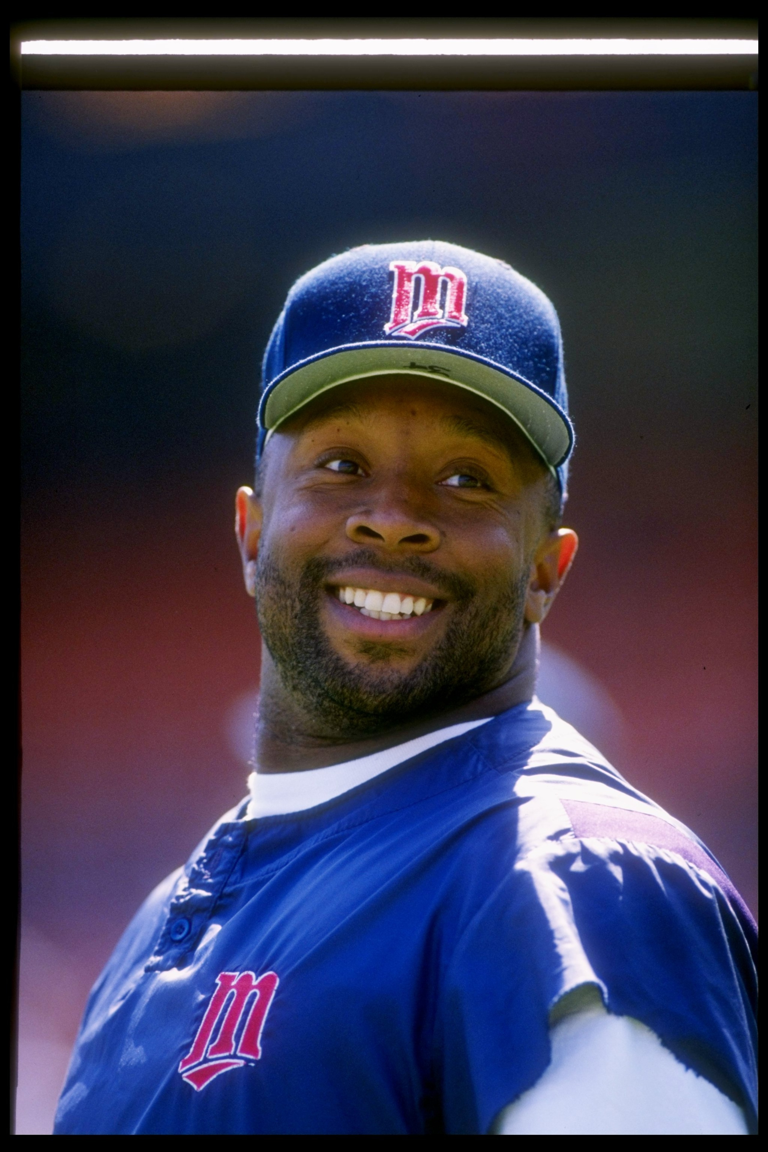 17 Apr 1994: Outfielder Kirby Puckett of the Minnesota Twins looks on during a game against the Oakland Athletics at the Oakland-Alameda County Coliseum in Oakland, California.