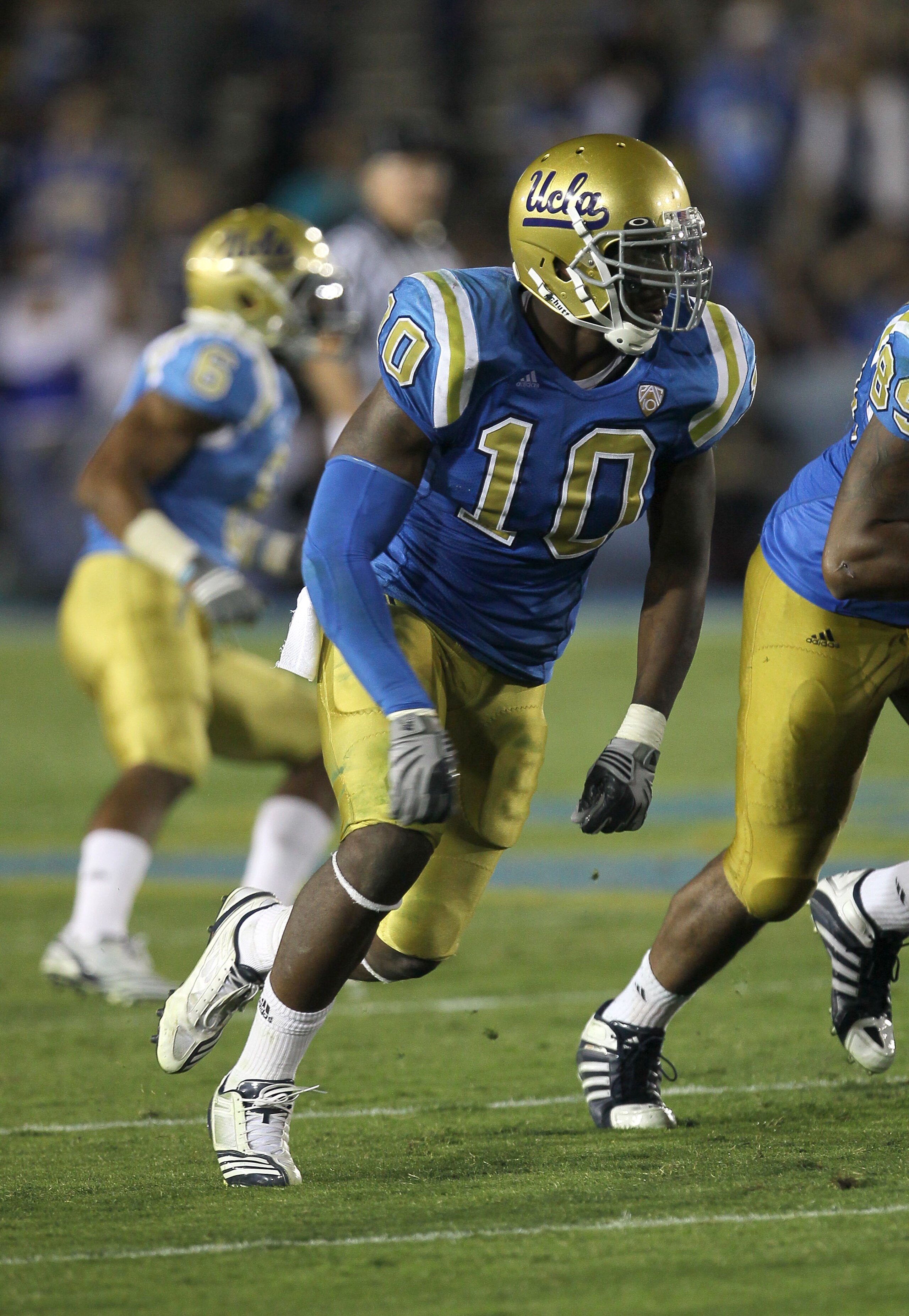 PASADENA, CA - SEPTEMBER 18: Linebacker Akeem Ayers #10 of the UCLA Bruins in the game with the Houston Cougars at the Rose Bowl on September 18, 2010 in Pasadena, California. UCLA won 31-13. (Photo by Stephen Dunn/Getty Images) PASADENA, CA - SEPTEMBER 18: Linebacker Akeem Ayers #10 of the UCLA Bruins in the game with the Houston Cougars at the Rose Bowl on September 18, 2010 in Pasadena, California. UCLA won 31-13. (Photo by Stephen Dunn/Getty Images)