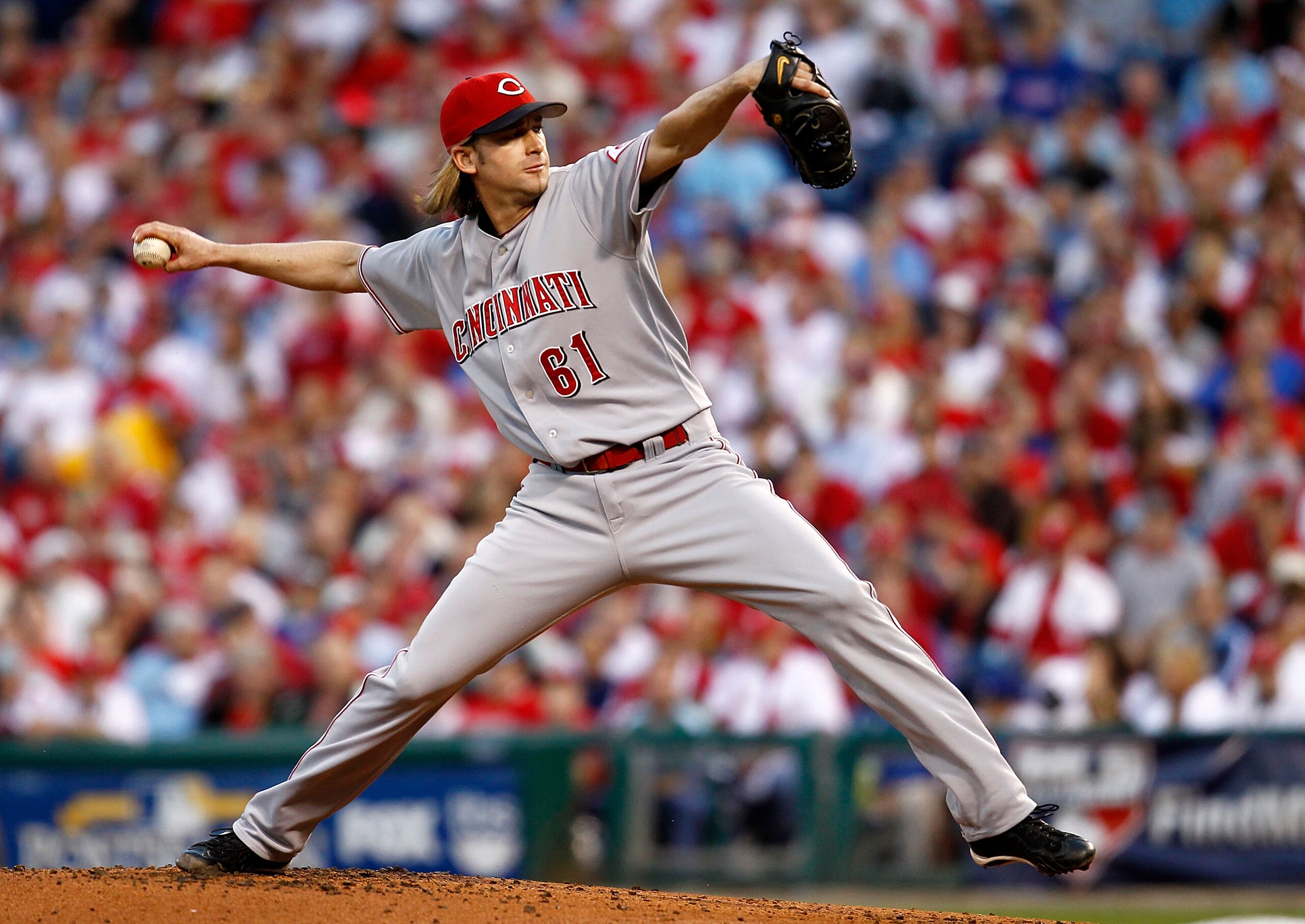 PHILADELPHIA - OCTOBER 08:  Bronson Arroyo #61 of the Cincinnati Reds pitches in Game 2 of the NLDS against the Philadelphia Phillies at Citizens Bank Park on October 8, 2010 in Philadelphia, Pennsylvania.  (Photo by Jeff Zelevansky/Getty Images)