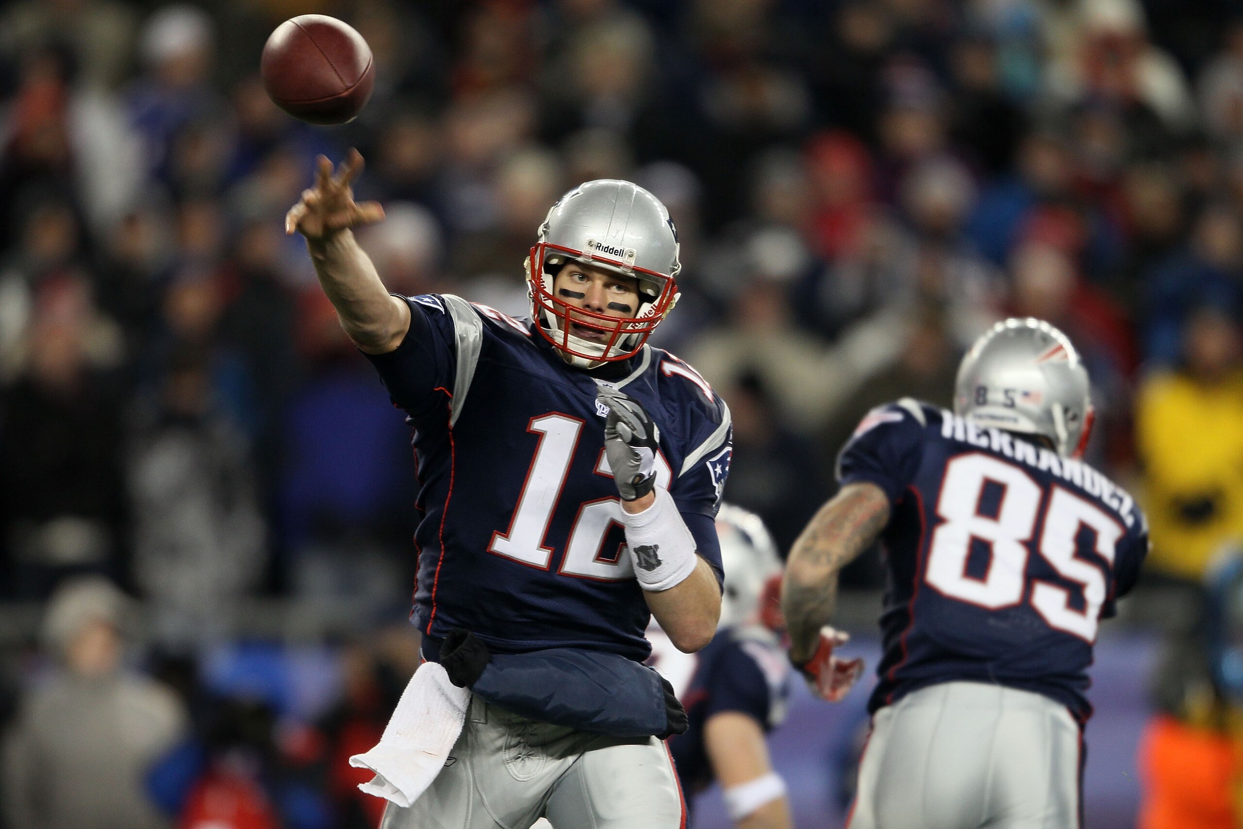 FOXBORO, MA - DECEMBER 06:  Tom Brady #12 of the New England Patriots throws a pass against the New York Jets at Gillette Stadium on December 6, 2010 in Foxboro, Massachusetts.  (Photo by Elsa/Getty Images)