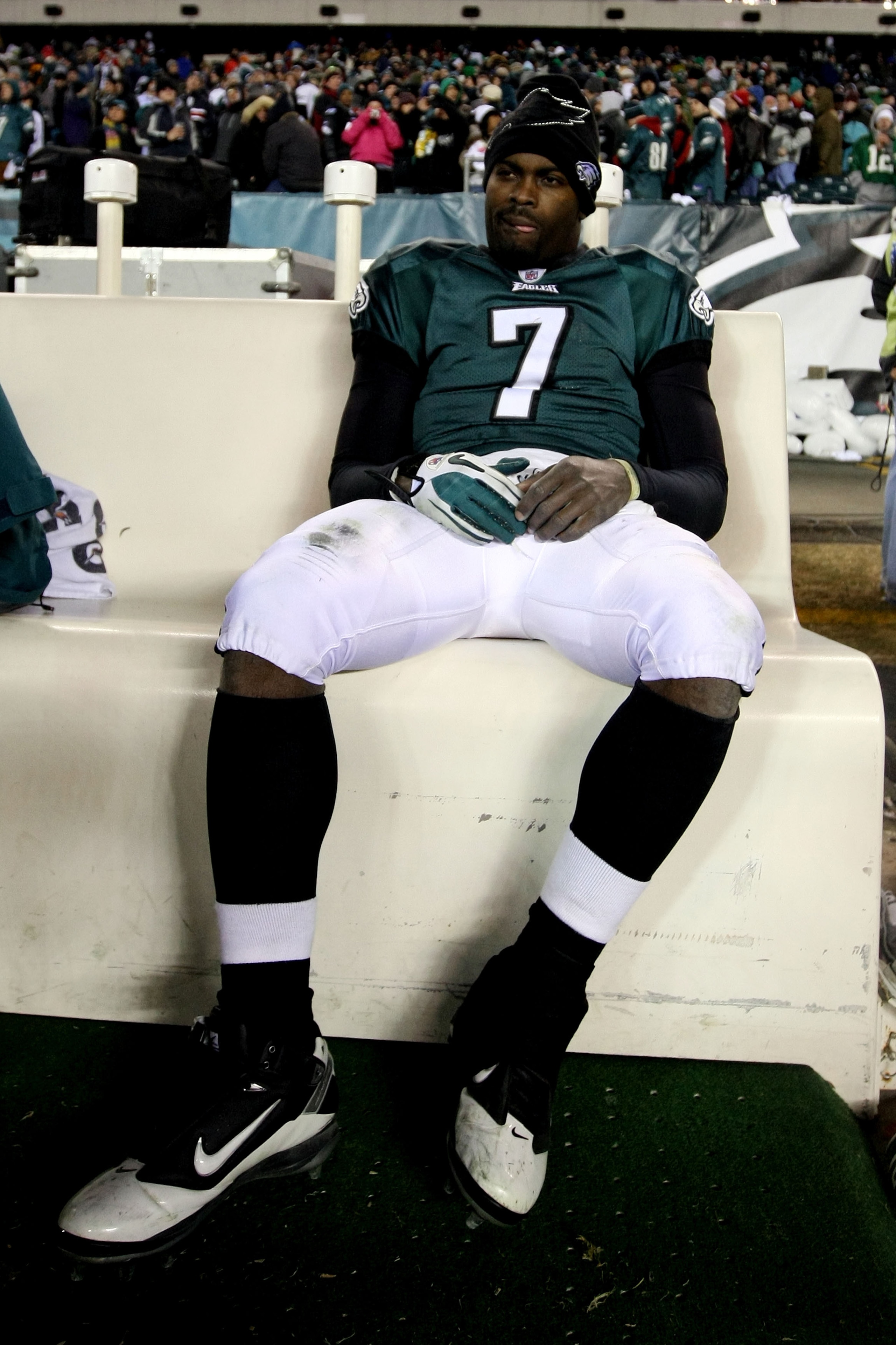 PHILADELPHIA, PA - JANUARY 09: Michael Vick #7 of the Philadelphia Eagles sits on the bench after losing to the Green Bay Packers during the 2011 NFC wild card playoff game at Lincoln Financial Field on January 9, 2011 in Philadelphia, Pennsylvania. (Ph PHILADELPHIA, PA - JANUARY 09: Michael Vick #7 of the Philadelphia Eagles sits on the bench after losing to the Green Bay Packers during the 2011 NFC wild card playoff game at Lincoln Financial Field on January 9, 2011 in Philadelphia, Pennsylvania. (Ph