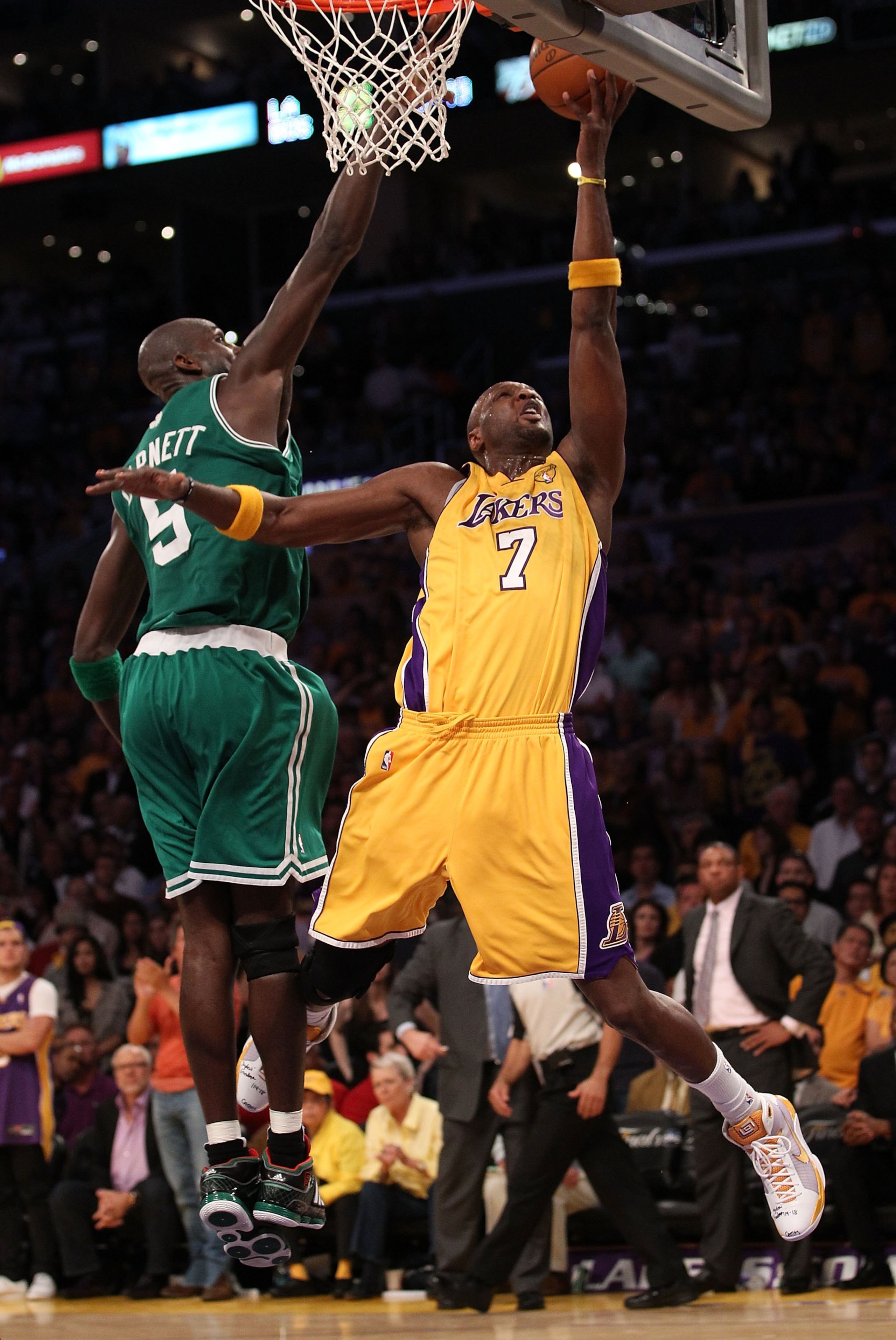 LOS ANGELES, CA - JUNE 17:  Lamar Odom #7 of the Los Angeles Lakers shoots over Kevin Garnett #5 of the Boston Celtics in Game Seven of the 2010 NBA Finals at Staples Center on June 17, 2010 in Los Angeles, California.  NOTE TO USER: User expressly acknow