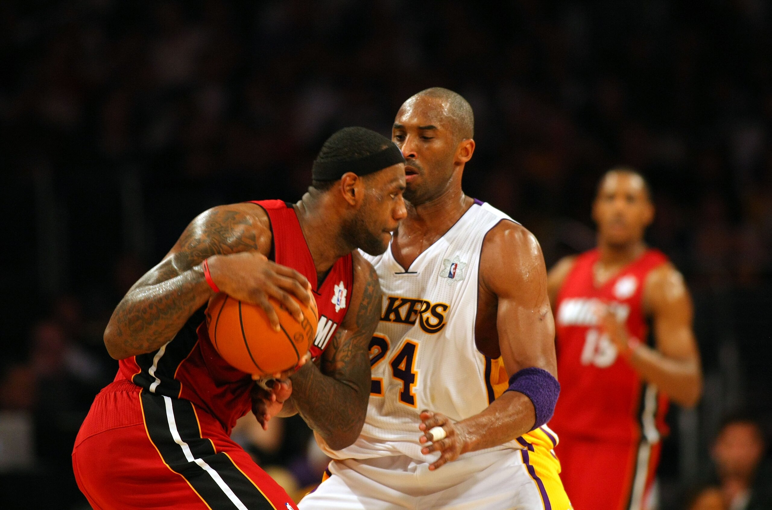 LOS ANGELES, CA - DECEMBER 25:  Kobe Bryant #24 of the Los Angeles Lakers defends LeBron James #6 of the Miami Heat during the NBA game at Staples Center on December 25, 2010 in Los Angeles, California. The Heat defeated the Lakers 96-80.  NOTE TO USER: U