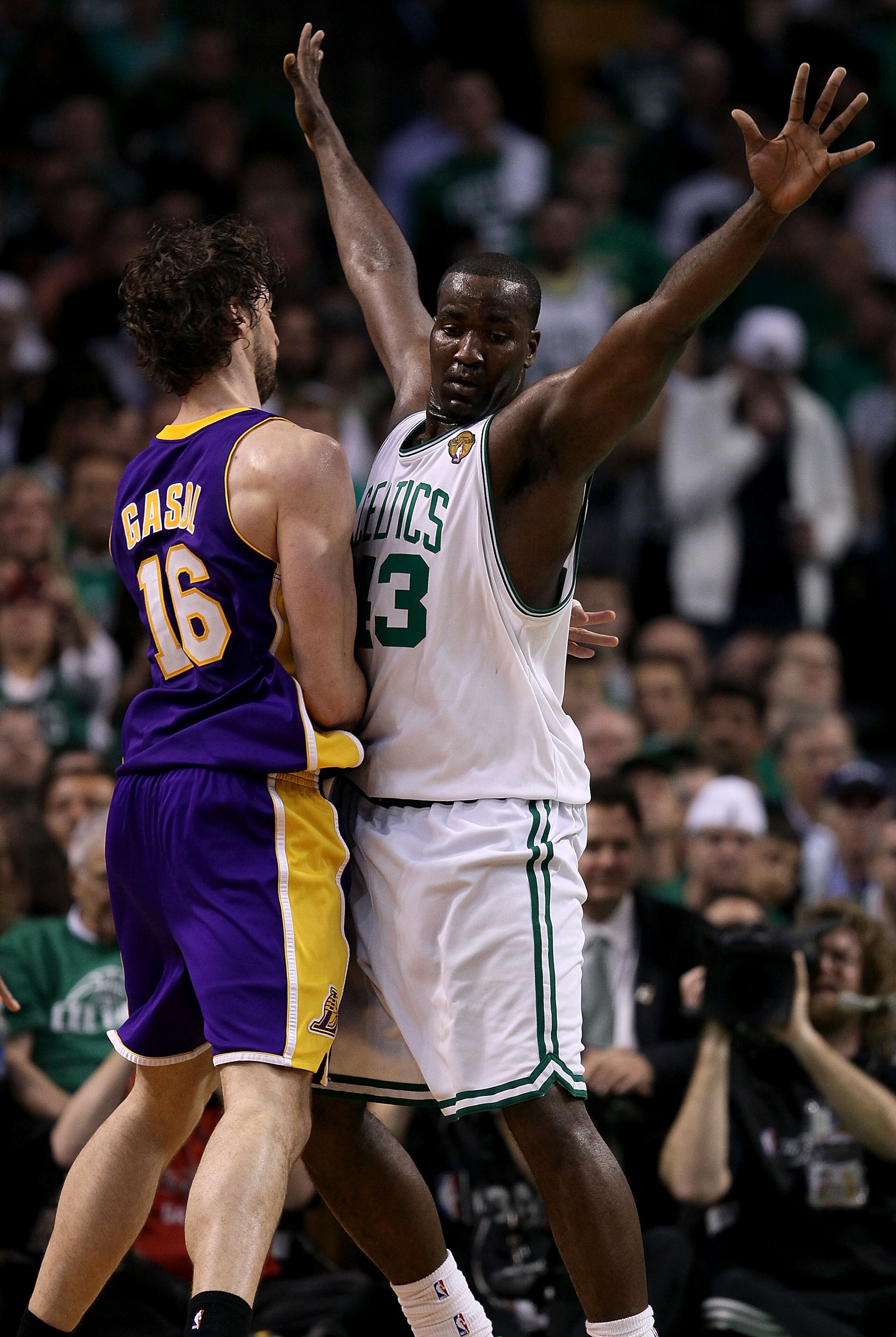 BOSTON - JUNE 10:  Kendrick Perkins #43 of the Boston Celltics plays defense against Pau Gasol #16 of the Los Angeles Lakers during Game Four of the 2010 NBA Finals on June 10, 2010 at TD Garden in Boston, Massachusetts. NOTE TO USER: User expressly ackno