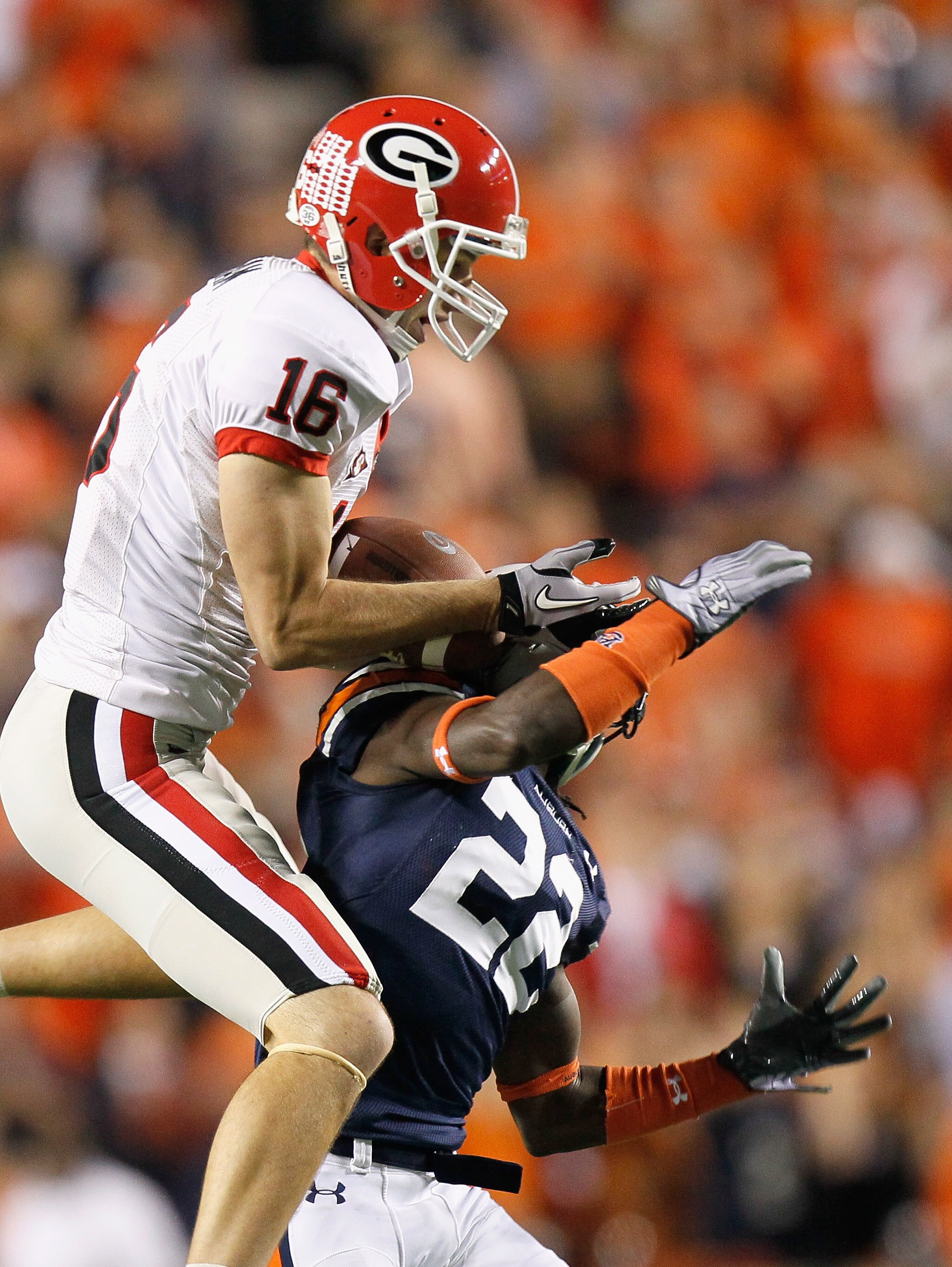 AUBURN, AL - NOVEMBER 13:  Kris Durham #16 of the Georgia Bulldogs pulls in this reception against T'Sharvan Bell #22 of the Auburn Tigers at Jordan-Hare Stadium on November 13, 2010 in Auburn, Alabama.  (Photo by Kevin C. Cox/Getty Images)