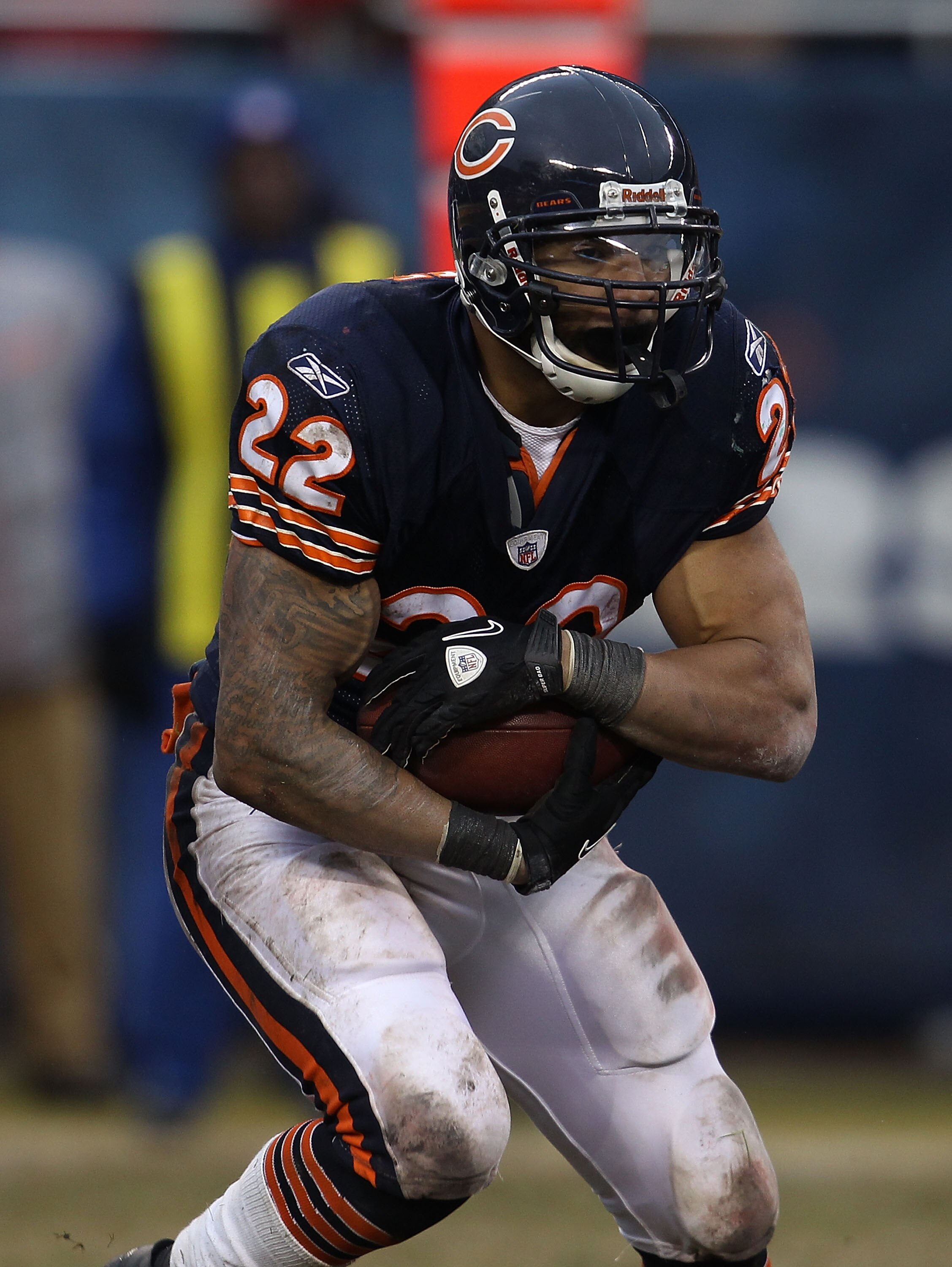 CHICAGO, IL - DECEMBER 26: Matt Forte #22 of the Chicago Bears runs against the New York Jets at Soldier Field on December 26, 2010 in Chicago, Illinois. The Bears defeated the Jets 38-34. (Photo by Jonathan Daniel/Getty Images)