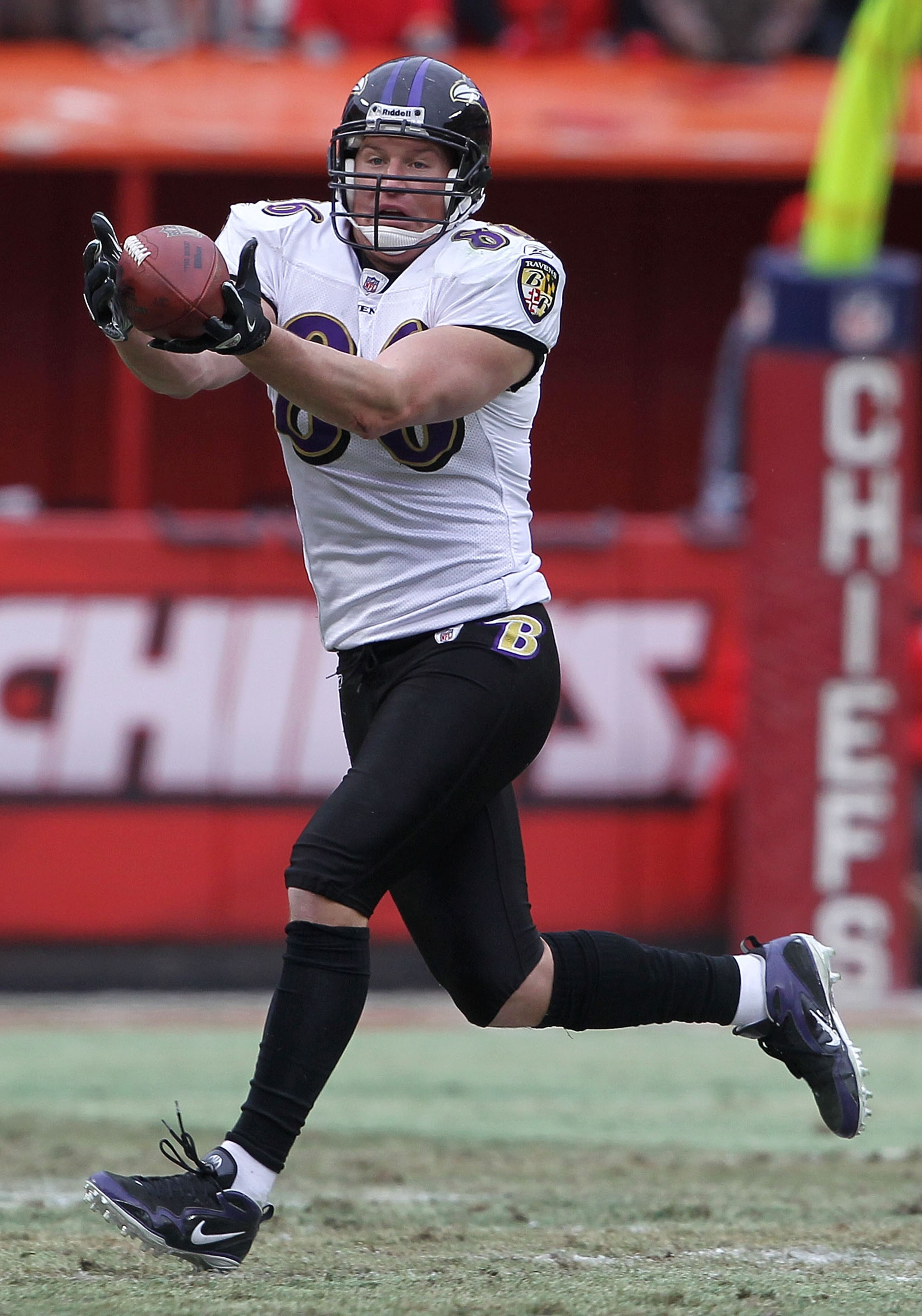 KANSAS CITY, MO - JANUARY 09: Tight end Todd Heap #86 of the Baltimore Ravens makes a catch for a first down in the second quarter of their 2011 AFC wild card playoff game against the Kansas City Chiefs at Arrowhead Stadium on January 9, 2011 in Kansas C KANSAS CITY, MO - JANUARY 09: Tight end Todd Heap #86 of the Baltimore Ravens makes a catch for a first down in the second quarter of their 2011 AFC wild card playoff game against the Kansas City Chiefs at Arrowhead Stadium on January 9, 2011 in Kansas C
