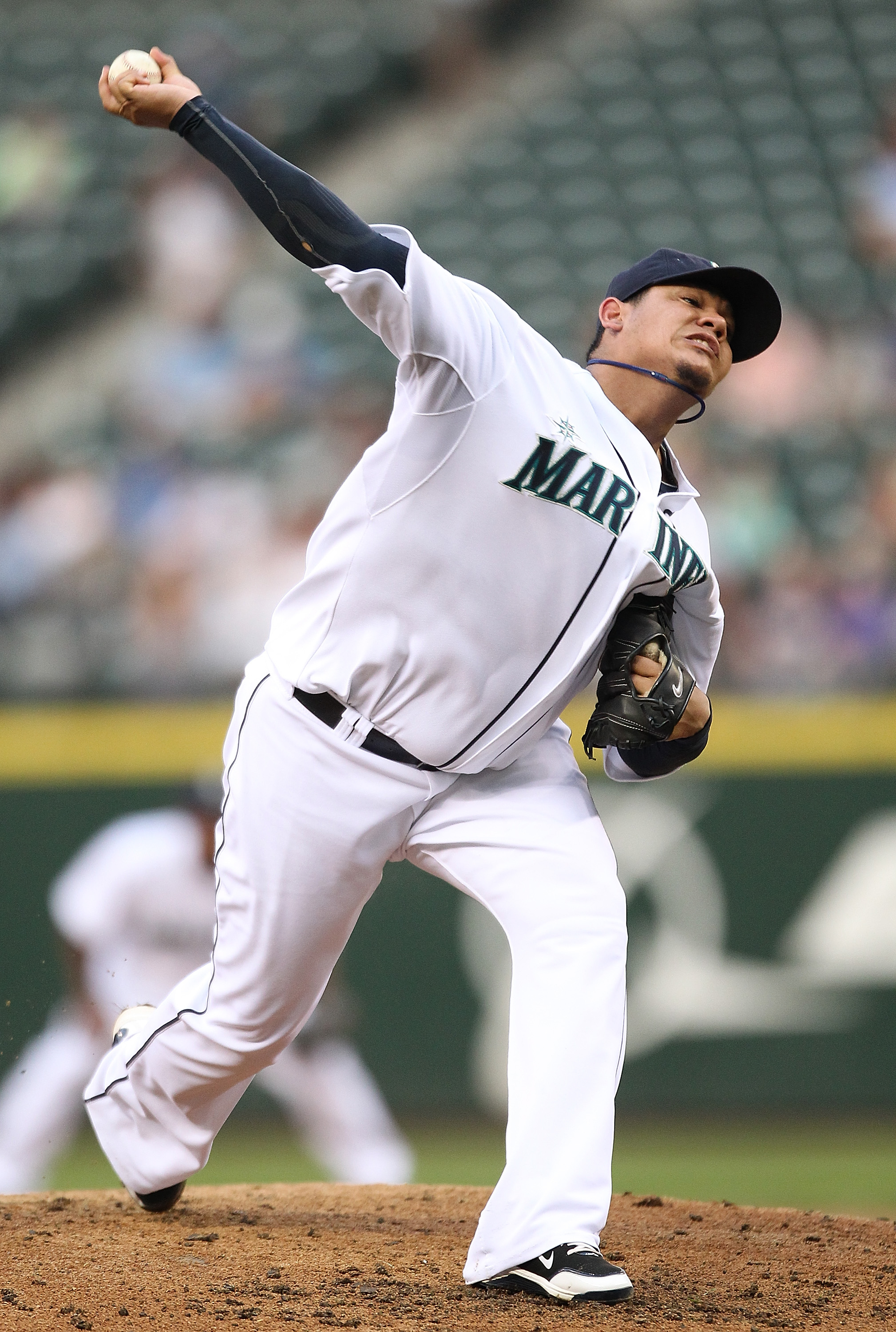 SEATTLE - AUGUST 05:  Starting pitcher Felix Hernandez #34 of the Seattle Mariners pitches against the Texas Rangers at Safeco Field on August 5, 2010 in Seattle, Washington. (Photo by Otto Greule Jr/Getty Images)