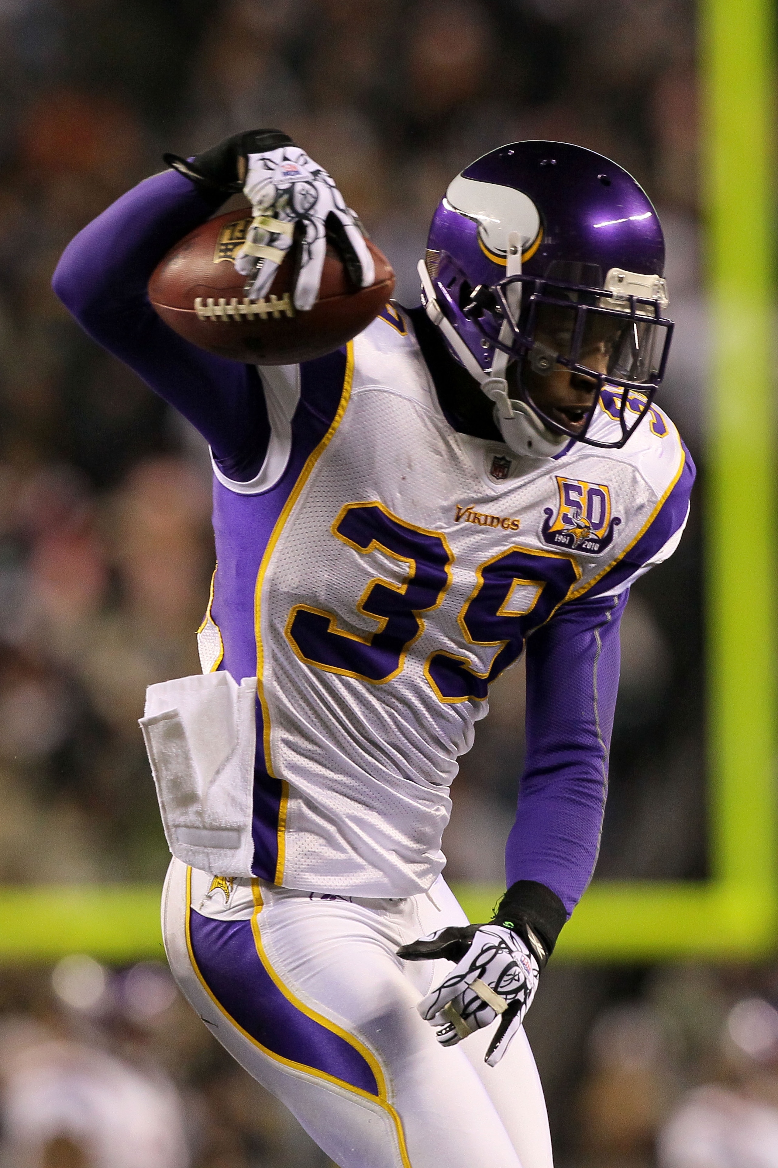 PHILADELPHIA, PA - DECEMBER 28: Husain Abdullah #39 of the Minnesota Vikings celebrates after intercepted a pass intended for DeSean Jackson #10 of the Philadelphia Eagles at Lincoln Financial Field on December 28, 2010 in Philadelphia, Pennsylvania. (Pho