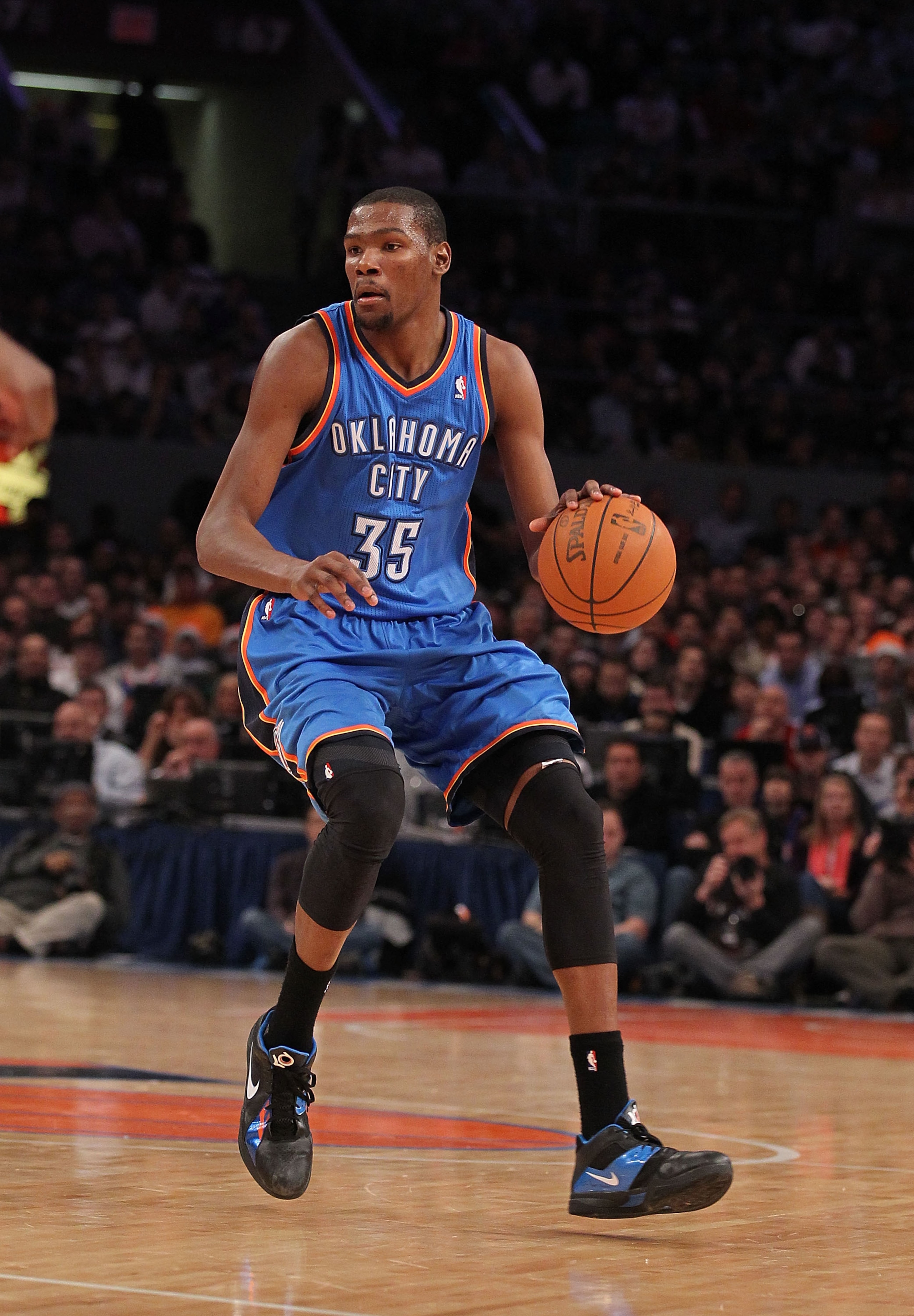 NEW YORK - DECEMBER 22: Kevin Durant of the Oklahoma City Thunder in action against the New York Knicks at Madison Square Garden on December 22, 2010 in New York, New York. NOTE TO USER: User expressly acknowledges and agrees that, by downloading and/o NEW YORK - DECEMBER 22: Kevin Durant of the Oklahoma City Thunder in action against the New York Knicks at Madison Square Garden on December 22, 2010 in New York, New York. NOTE TO USER: User expressly acknowledges and agrees that, by downloading and/o